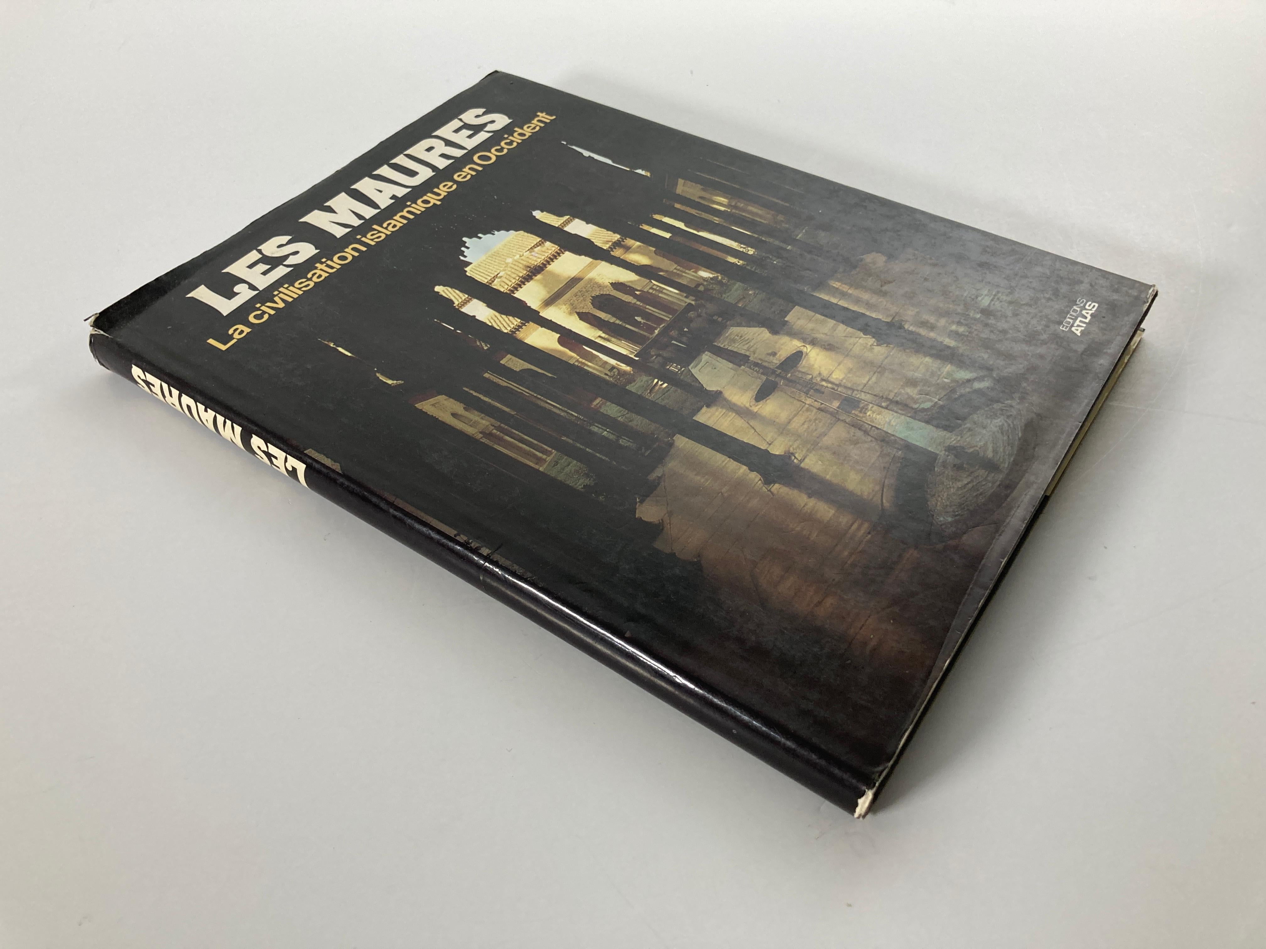Les Maures, la Civilisation Islamique en Occident, grand livre en langue française.
Les Maures : L'Islam en Occident
Brett, Michael, Forman, Werner.
Un compte-rendu de la montée et du déclin de la religion et de la civilisation musulmane en Espagne