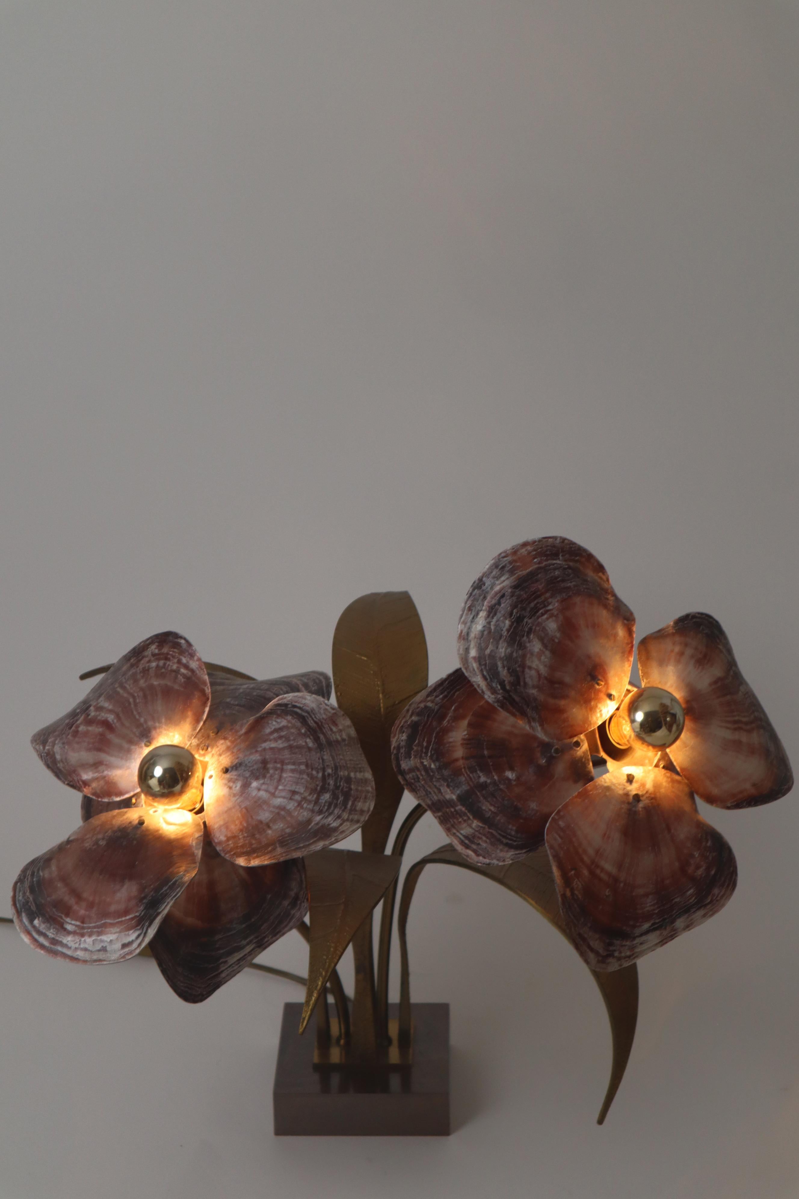 Late 20th Century Les Nouveaux Ateliers Willy Daro Flower Table Lamp Seloy Oyster, 1970s Belgium