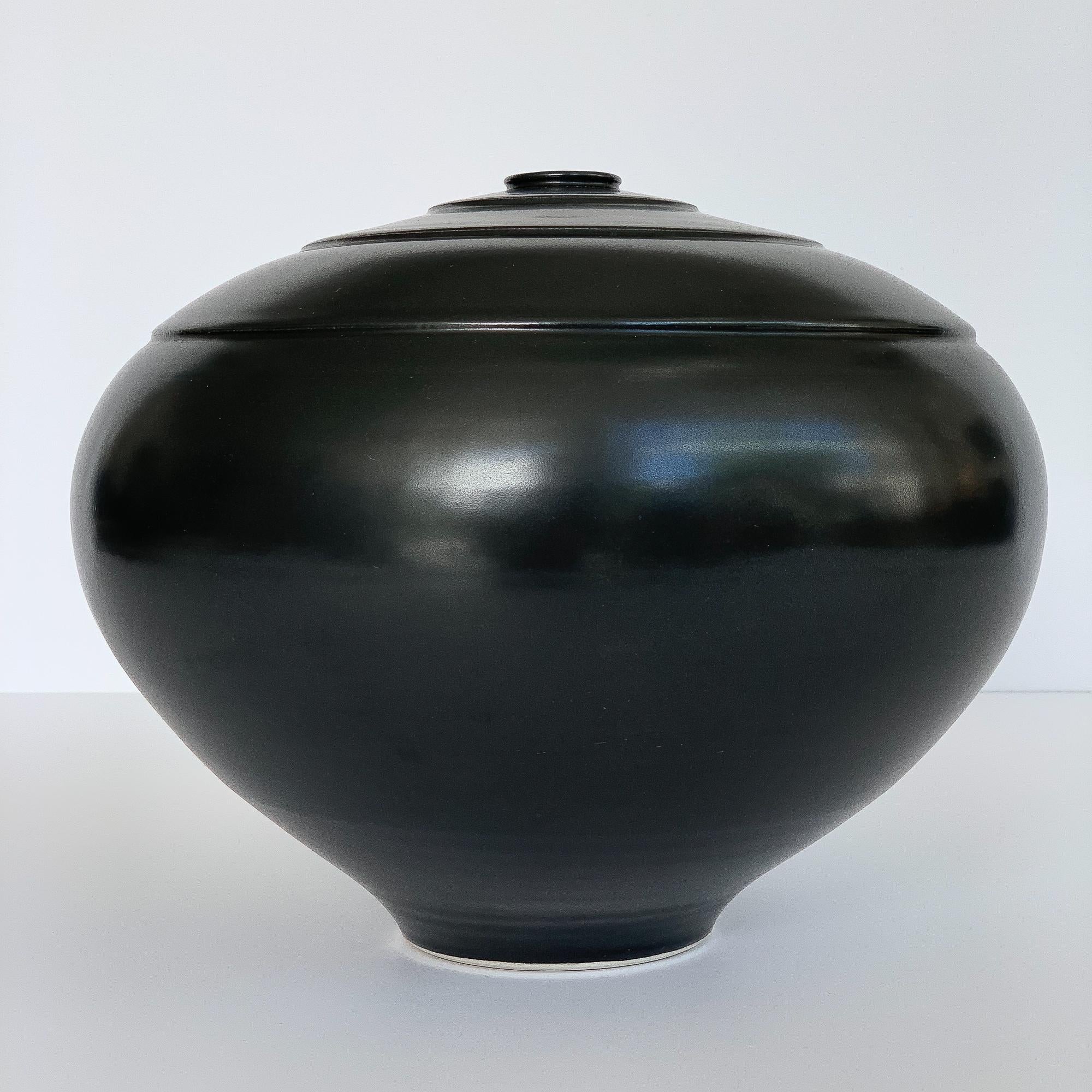 20th Century Les Orenstein Black Glazed Studio Pottery Vase