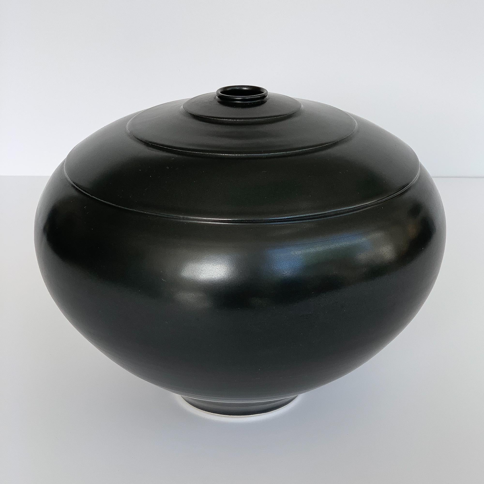 Ceramic Les Orenstein Black Glazed Studio Pottery Vase