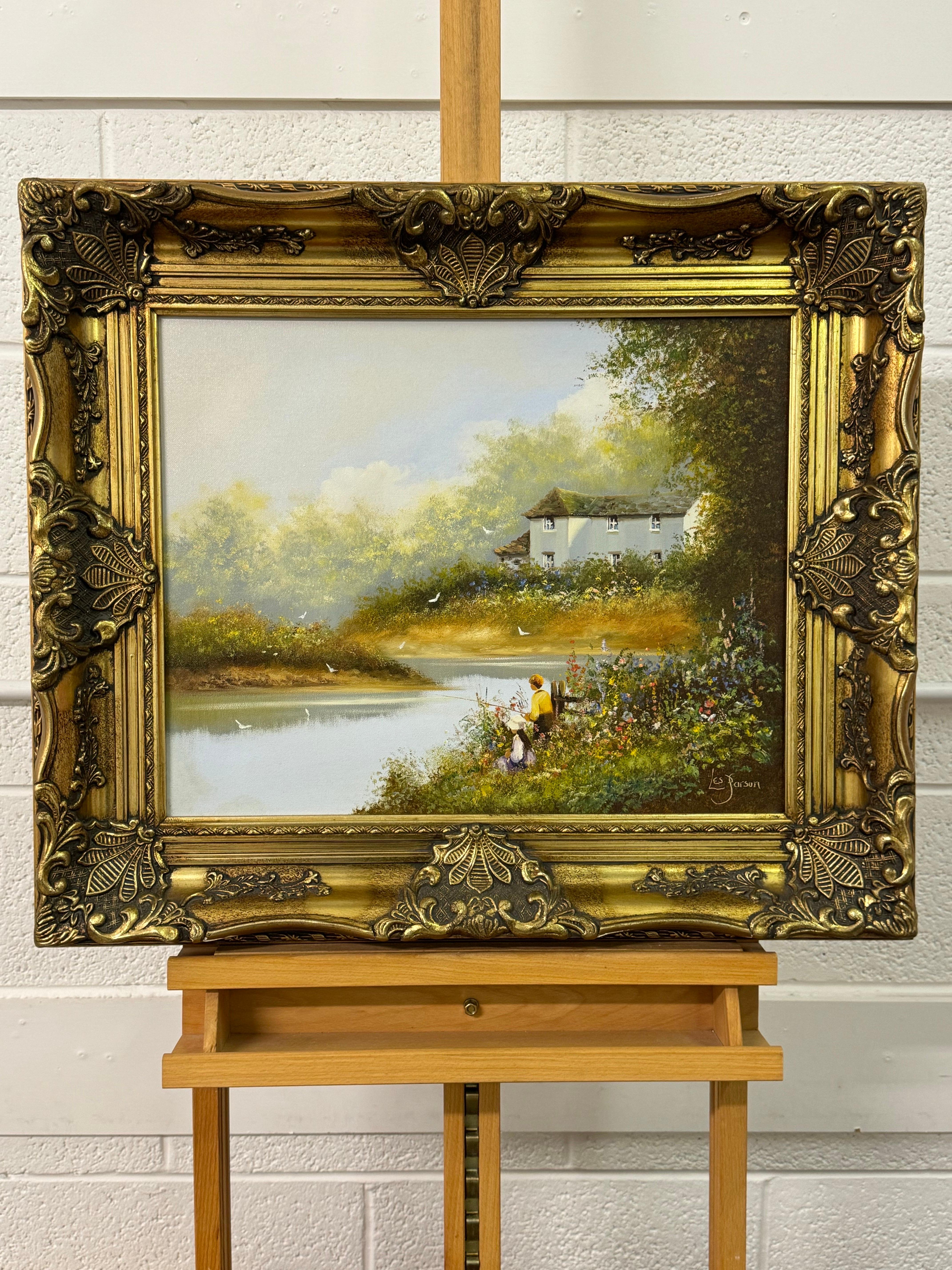 Bambini che pescano vicino a un fiume con fiori selvatici e fattoria nella campagna inglese - Painting Realismo di Les Parson