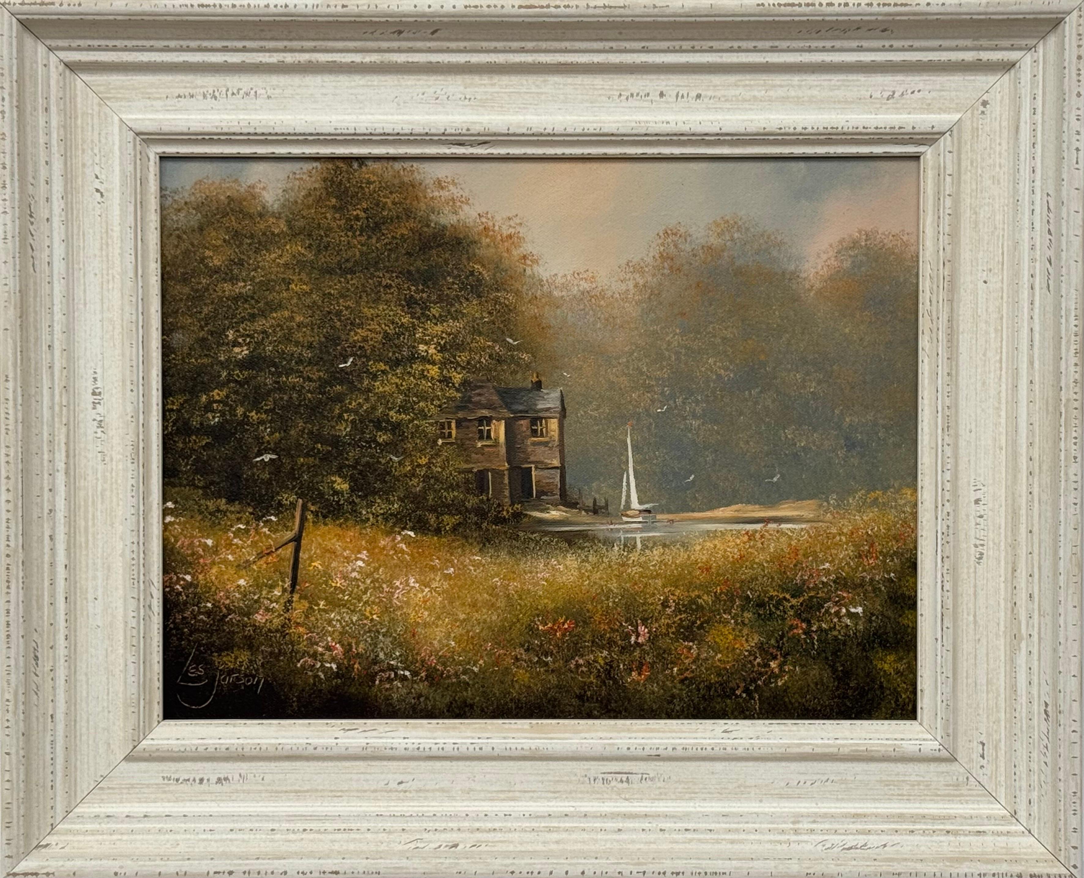 Les Parson Figurative Painting – Kinder fischen an einem Fluss mit Wildblumen und Bauernhaus in englischer Landschaft