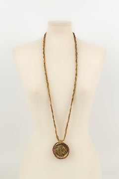 Les Paruriers Pendant Necklace