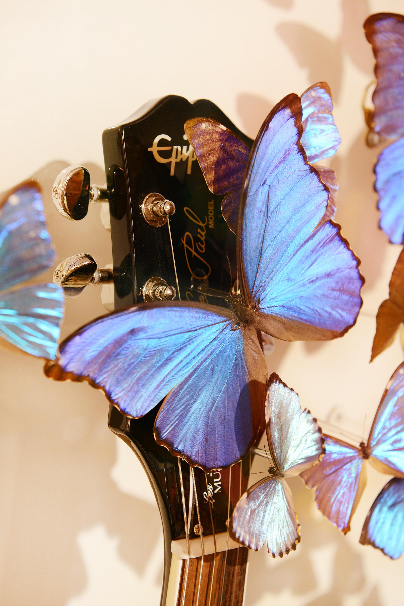 XXIe siècle et contemporain Guitare Les Paul & Blue Butterflies en vente