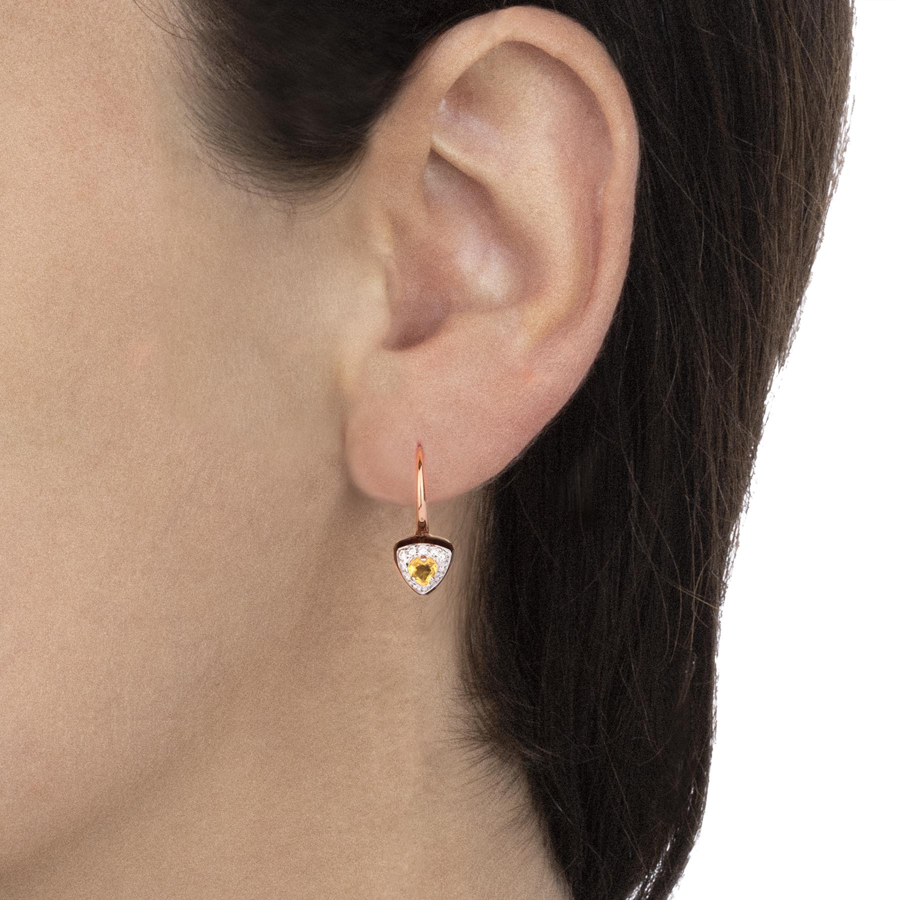 Amber tones for these smoky quartz and citrine earrings. Geometries defined by precious diamonds in a game of shades with a contemporary design.

Cast rose gold earrings, triangle cut smoky quartz 3.90 ct, diamonds pavé of 0.38 ct on white gold and