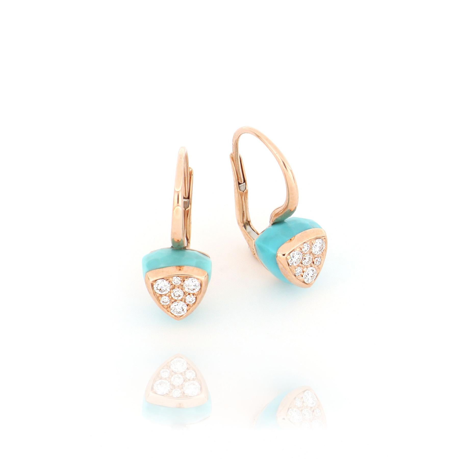 Taille ronde Les Petits Bonbons Boucles d'oreilles triangle avec turquoise et diamants en vente