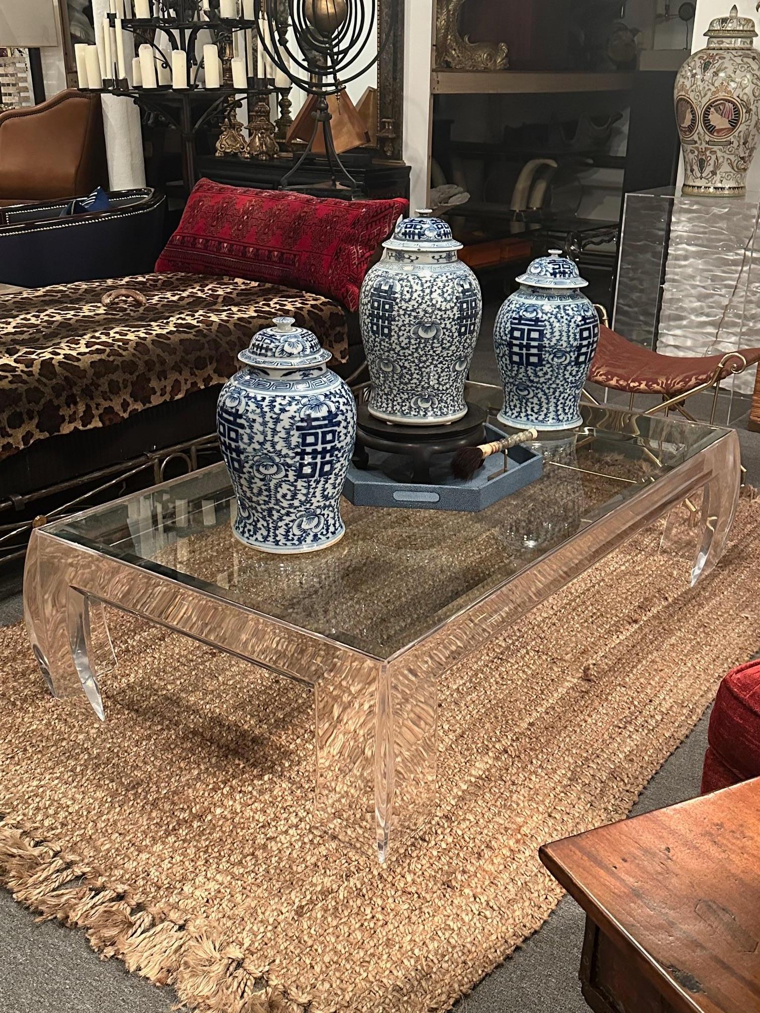 Les Prismatiques Skulpturaler Couchtisch aus Lucit und Glas (Moderne der Mitte des Jahrhunderts) im Angebot