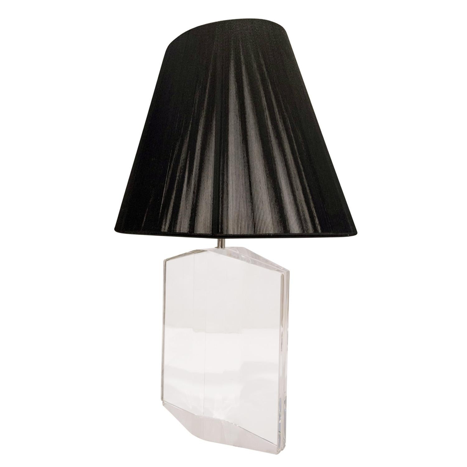 Mid-Century Modern Les Prismatiques Tapering Lucite Table Lamp with Chrome Hardware, 1970s For Sale