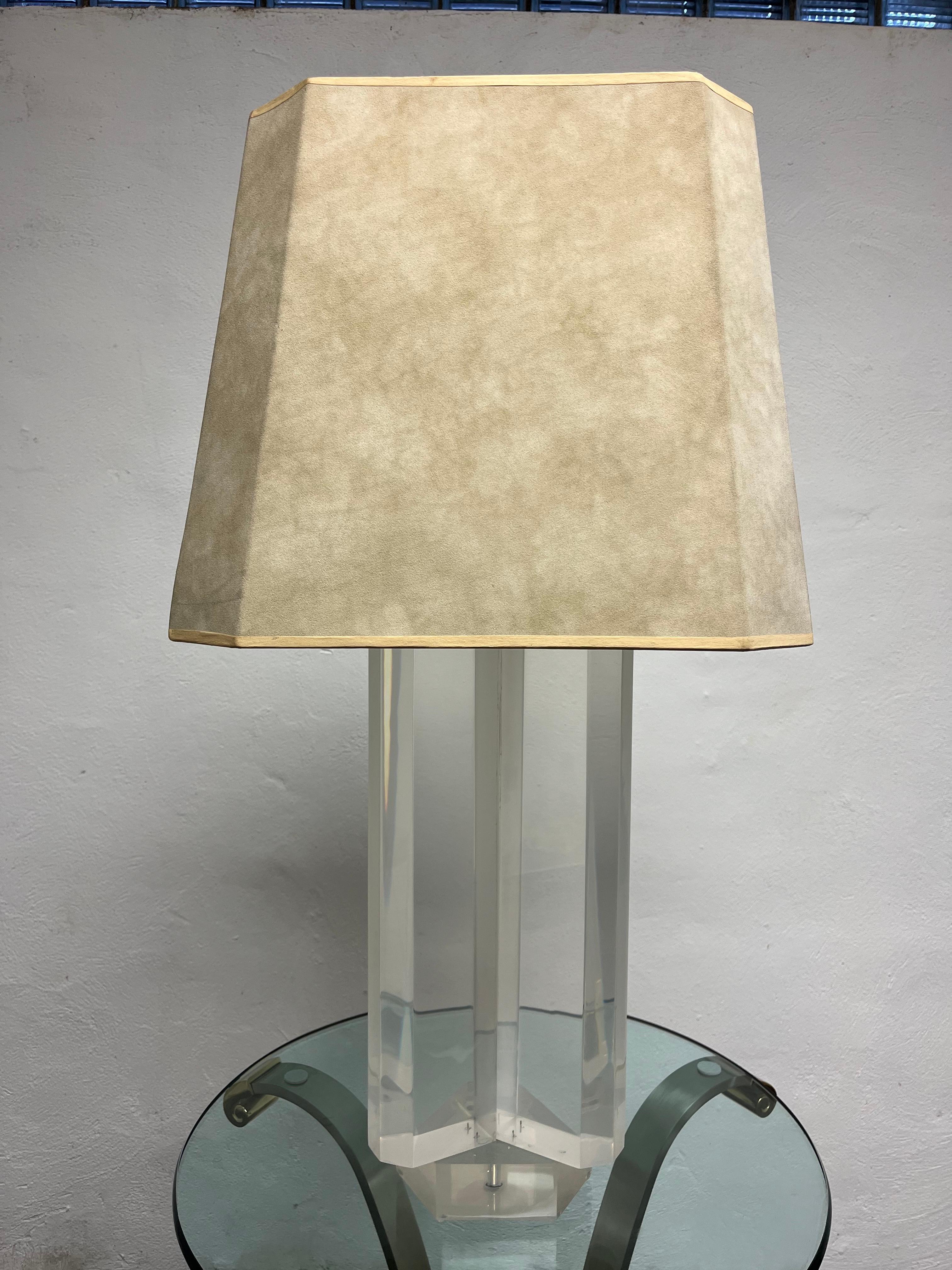 Lampade da tavolo in lucite a forma di trifoglio di Les Prismatiques, metà secolo. in vendita 2