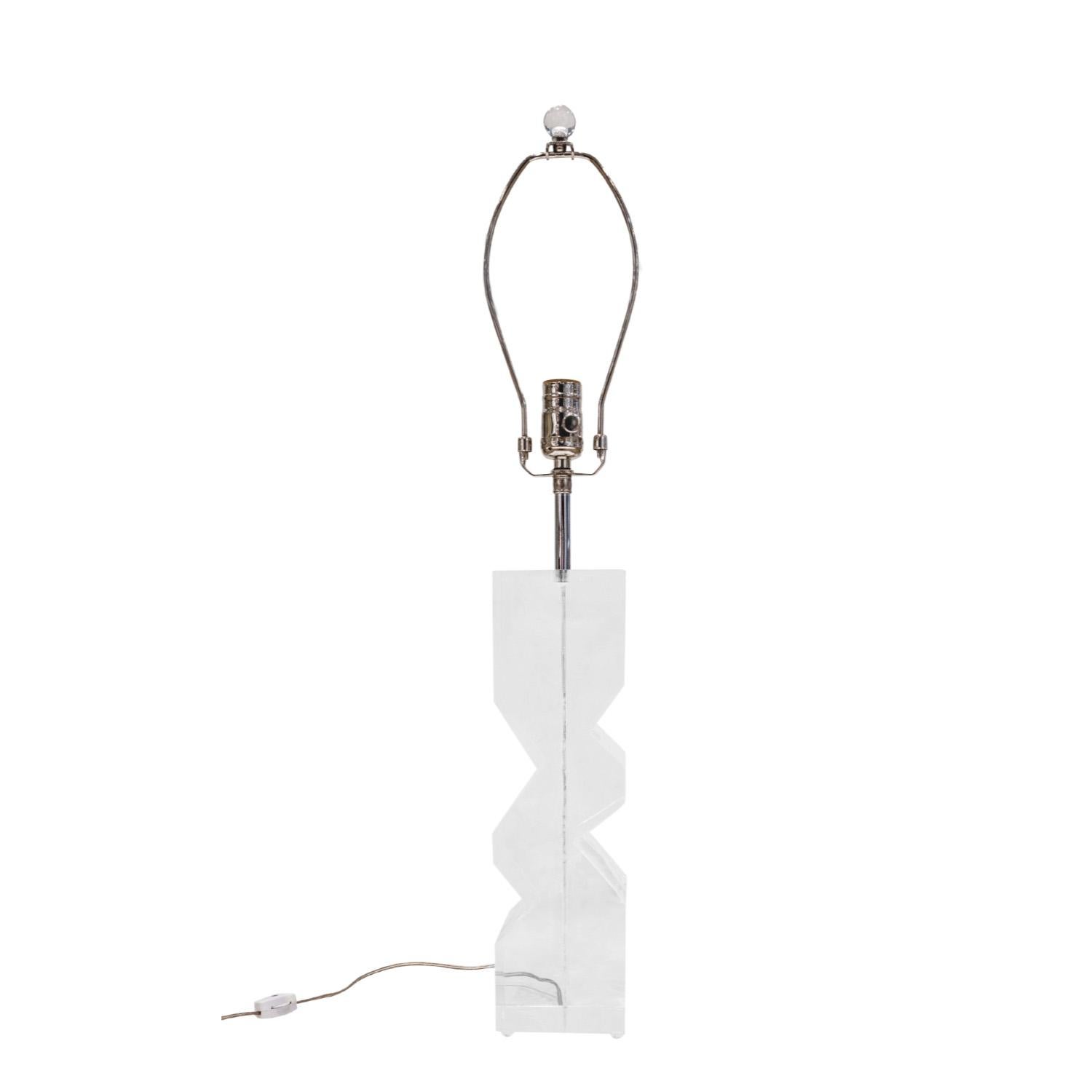 Mid-Century Modern Les Prismatiques Zig Zag Table Lamp in Solid Lucite 1970s (Signed) For Sale
