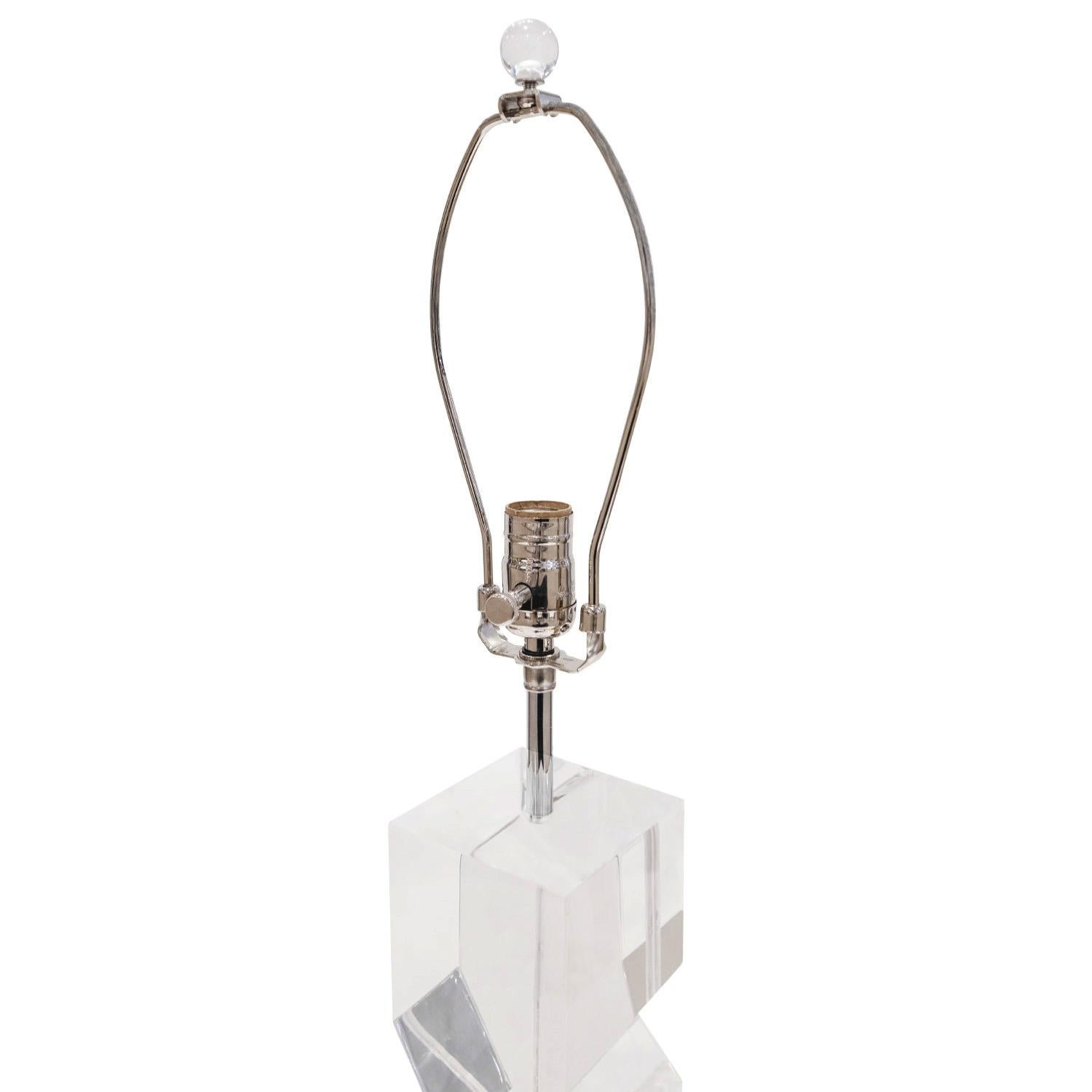 Hand-Crafted Les Prismatiques Zig Zag Table Lamp in Solid Lucite 1970s (Signed) For Sale