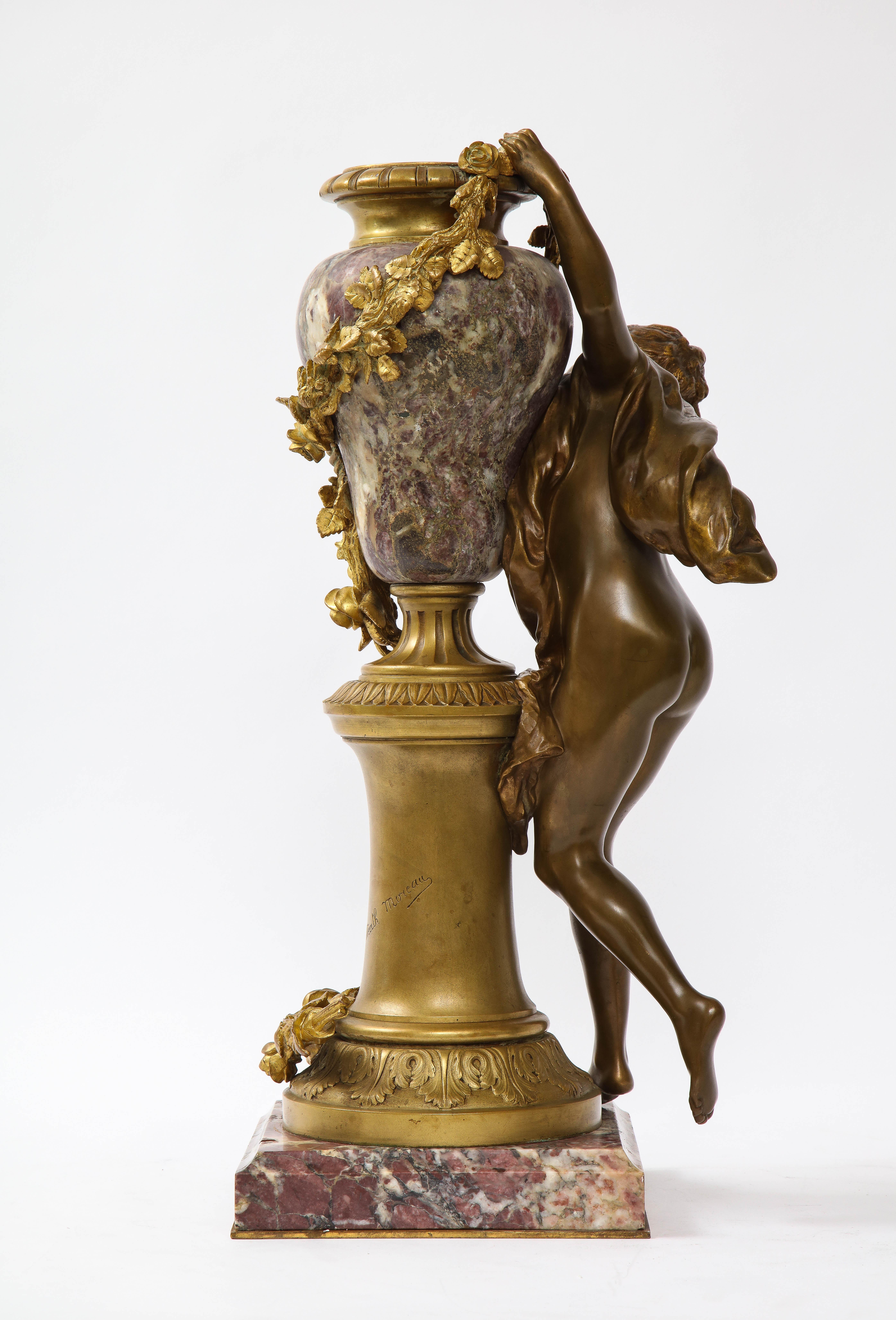 Art Nouveau Centrotavola figurato francese in bronzo dorato e marmo 