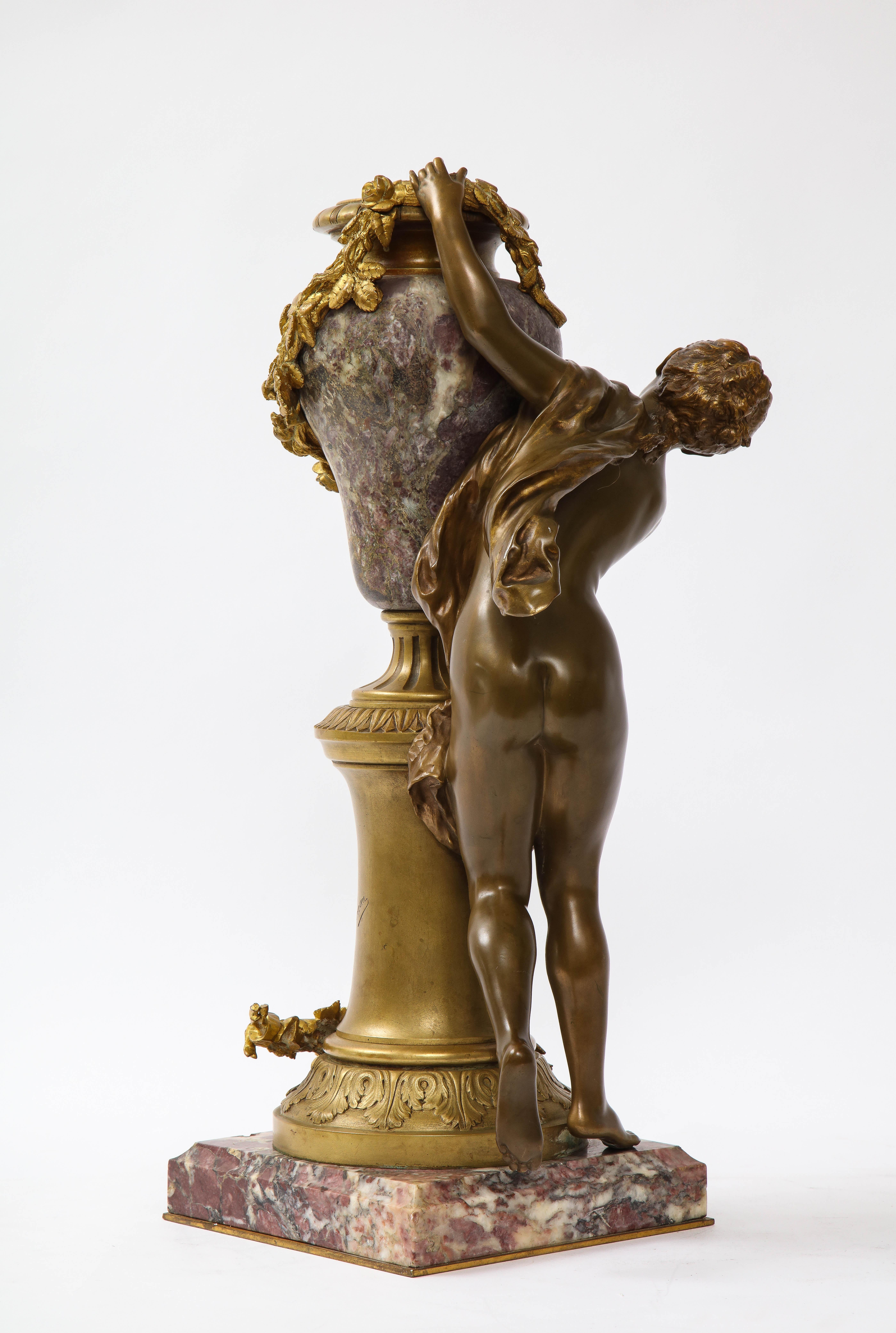 Francese Centrotavola figurato francese in bronzo dorato e marmo 