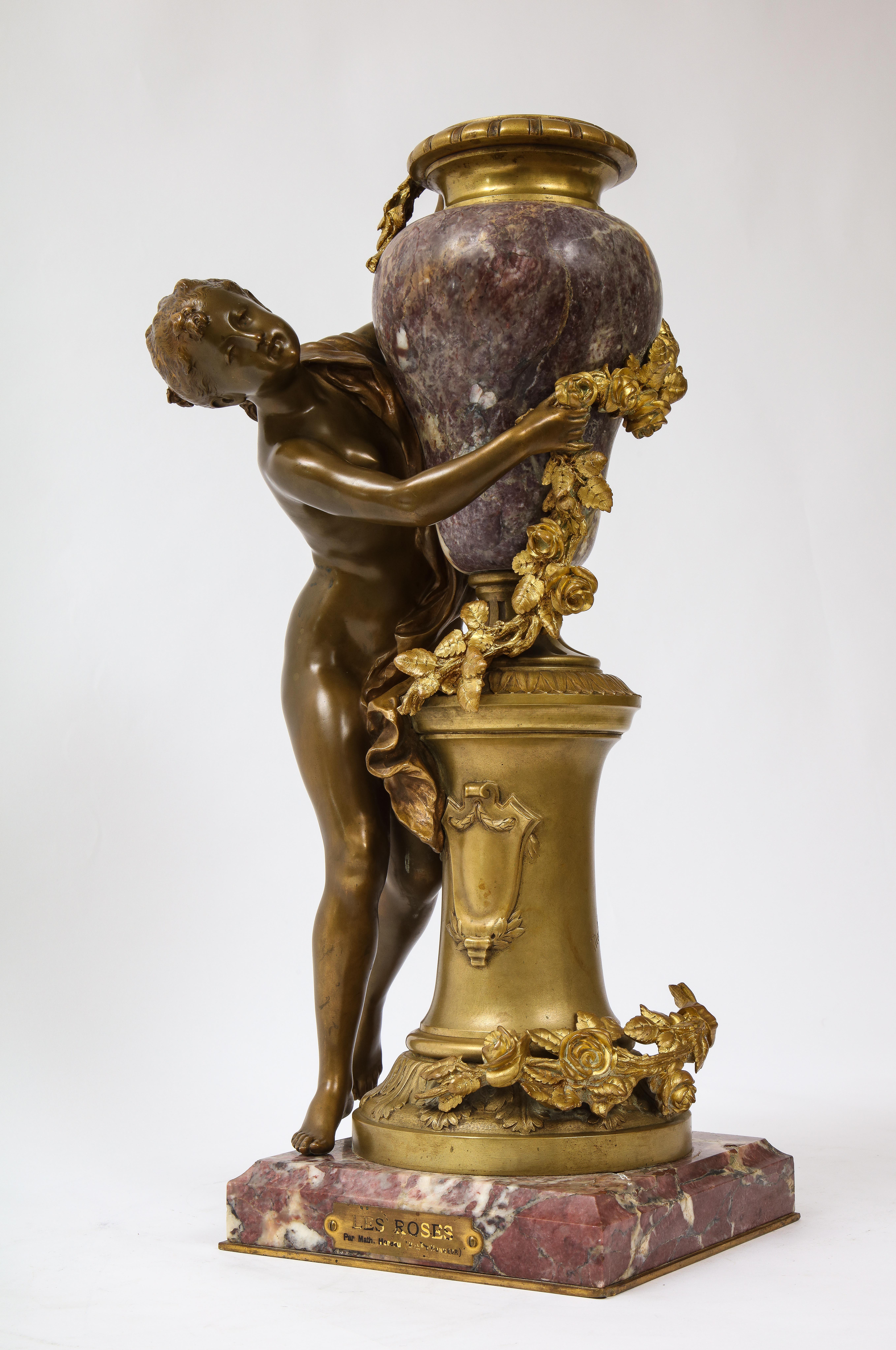 Centrotavola figurato francese in bronzo dorato e marmo 