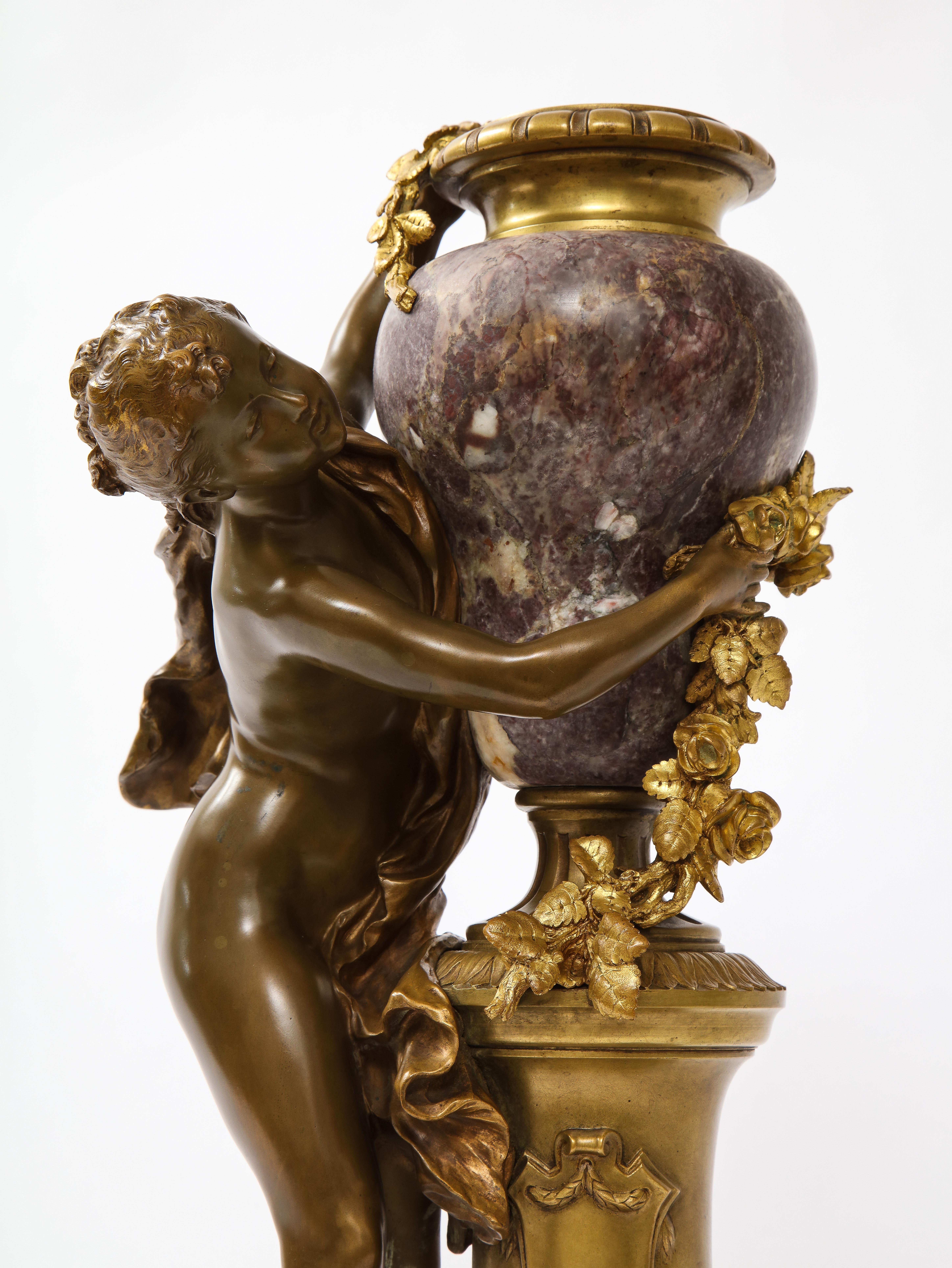 Centrotavola figurato francese in bronzo dorato e marmo 