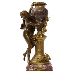 "Les Roses" Centro de mesa figurado francés de bronce dorado y mármol de Mathurin Moreau