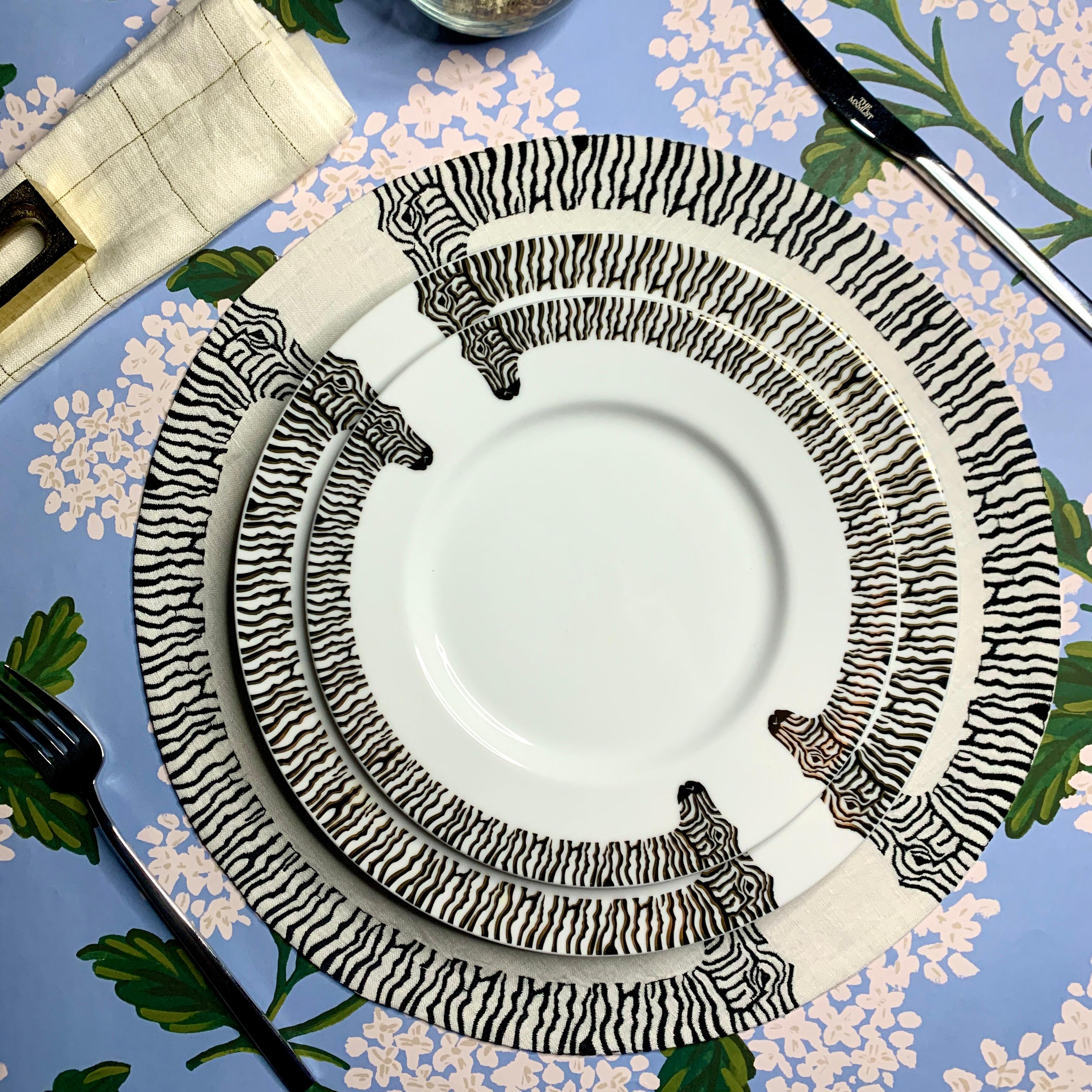 Influenced by the graphic black and white zebra print and the iconic David Webb, the Les Roux dinner plate features a zebra that hugs the rim of the plate. Each black stripe is shadowed by a layer of 12k gold to add a touch of luxury to this dinner