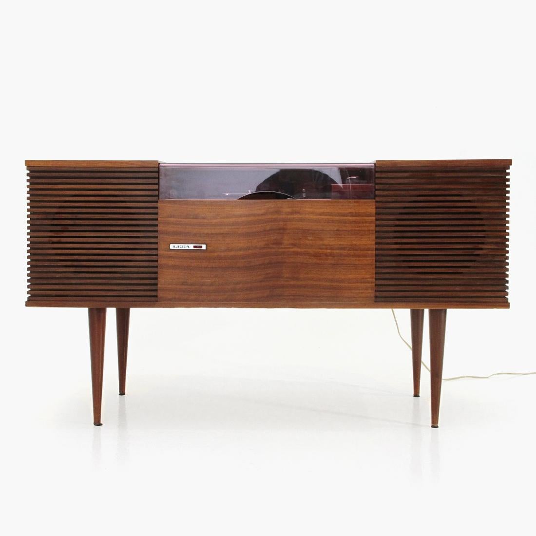 Stereo cabinet of Italian manufacture produced in the 1960s by Lesa.
The Lavorazioni Elettromeccaniche Società Anonima (LESA),
under careful guidance it soon became the only Italian company capable of producing high quality turntables.
Structure