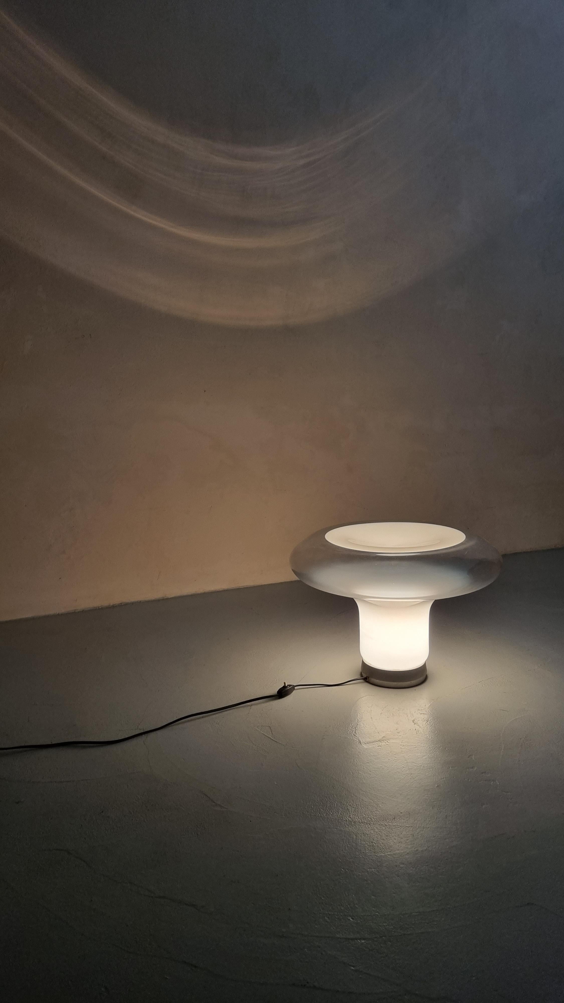 Lesbo table lamp by Angelo Mangiarotti for Artemide 1967 1st production In Excellent Condition For Sale In Arezzo, Italy