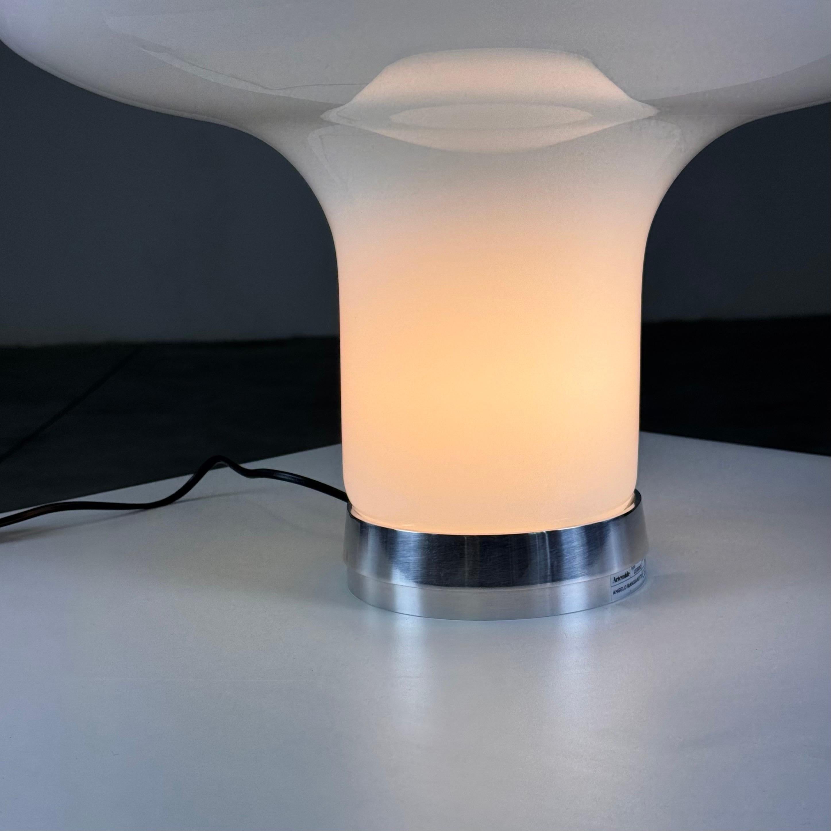 Lampe de table Lesbo d'Angelo Mangiarotti pour Artemide, 1967 Design en vente 3