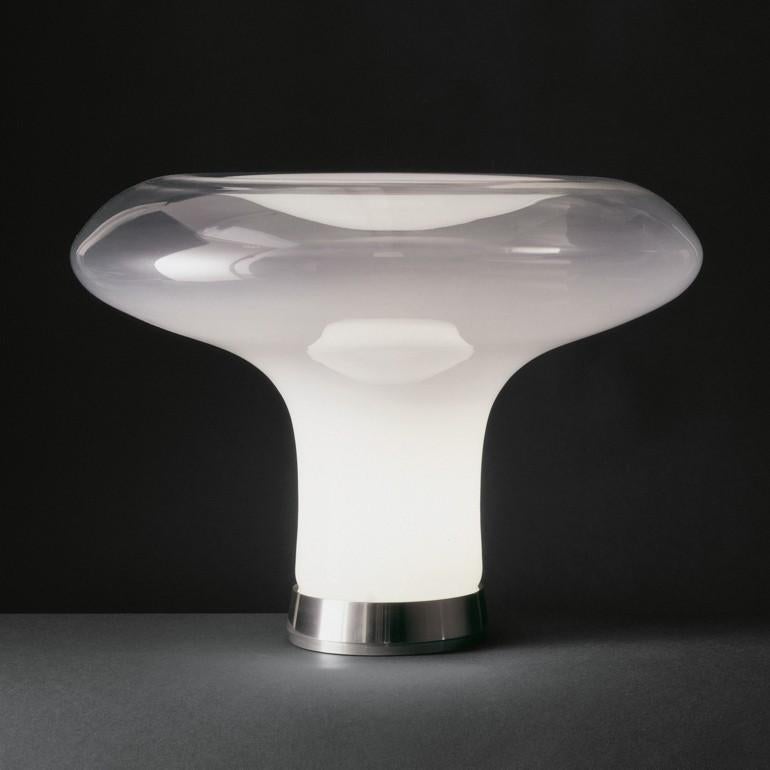 La lampe de table Lesbo d'Angelo Mangiarotti d'Artemide est une lampe iconique.
Lampe en verre et métal Bown, années 1966.