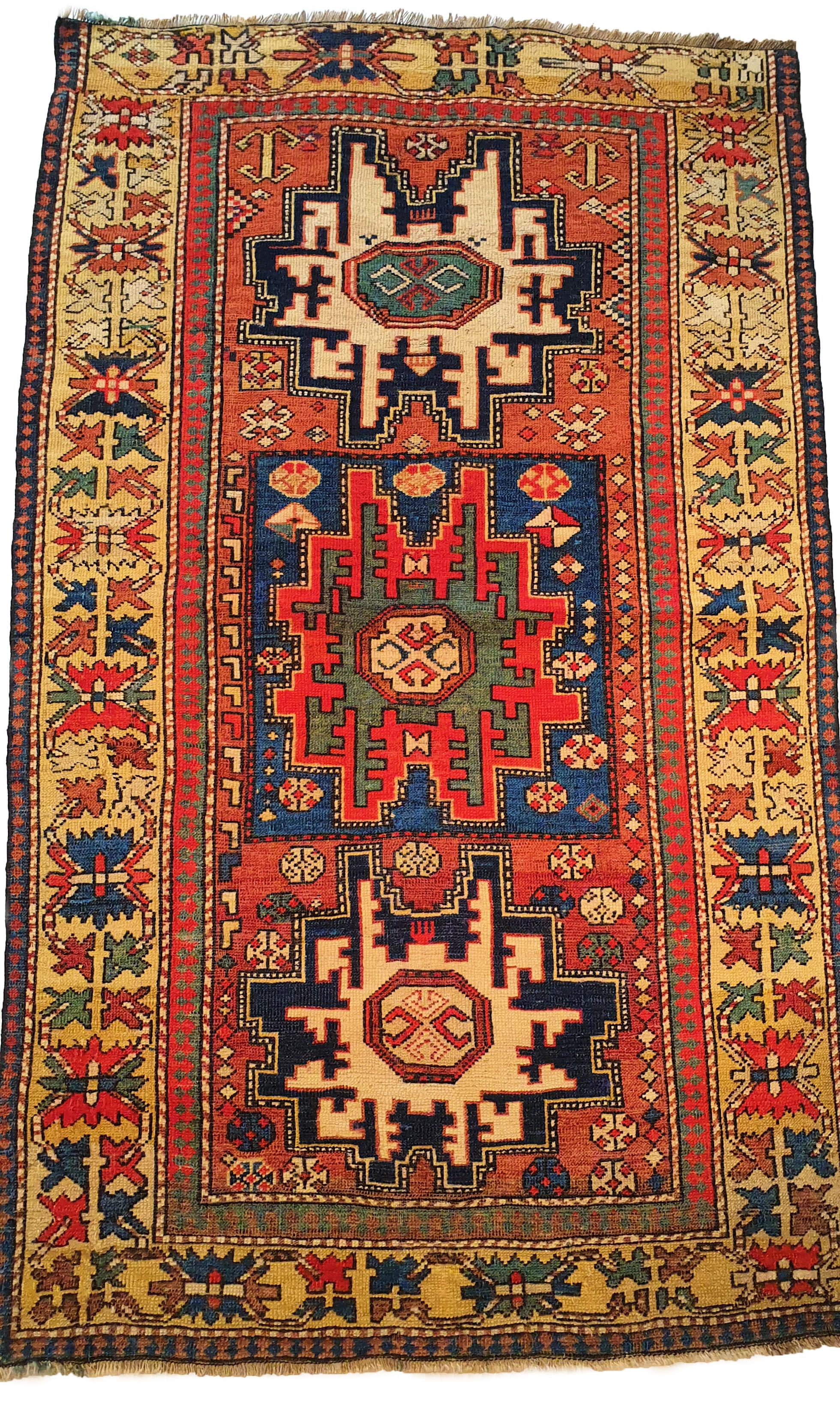 Hand knotted carpet in Russia at the beginning of the 19th century.
High quality, beautiful graphics and remarkable finesse.
.
Perfect state of preservation.

Measures: 150 x 90 cm

Tapis noué à la main en Russie au début du 19ème siècle.
De grande