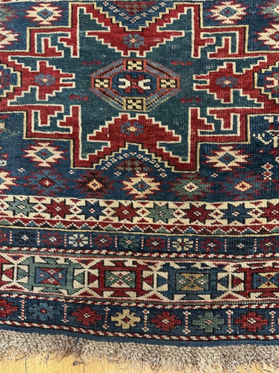Langer Lesghi-Teppich aus dem östlichen Kaukasus

Alter: ca. 1890

Größe: 8′.0 