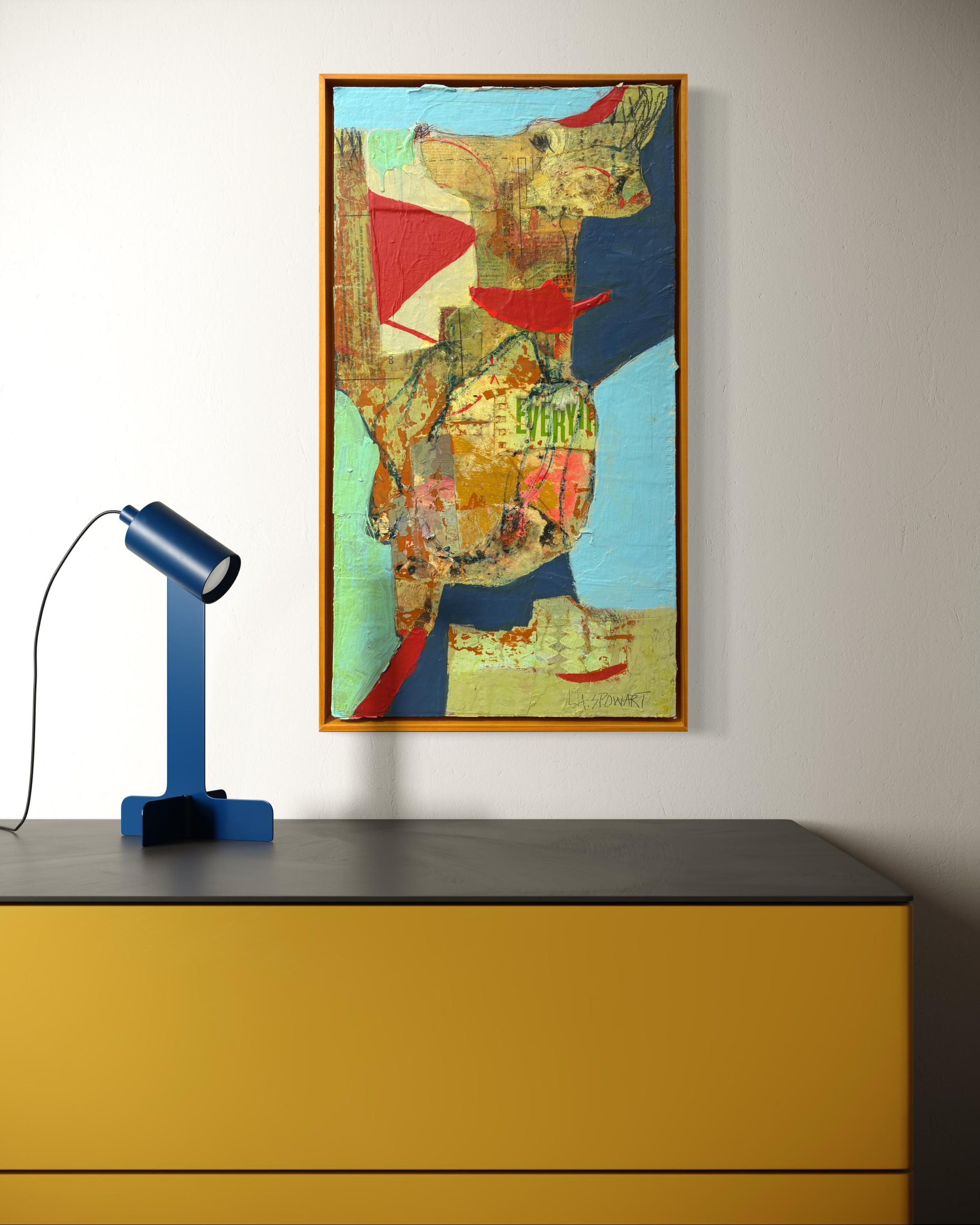 « Let Sleeping Dogs Lie » de L. A. Spowart, chien abstrait dans les tons bleu et terreux - Painting de Lesley Anne Spowart