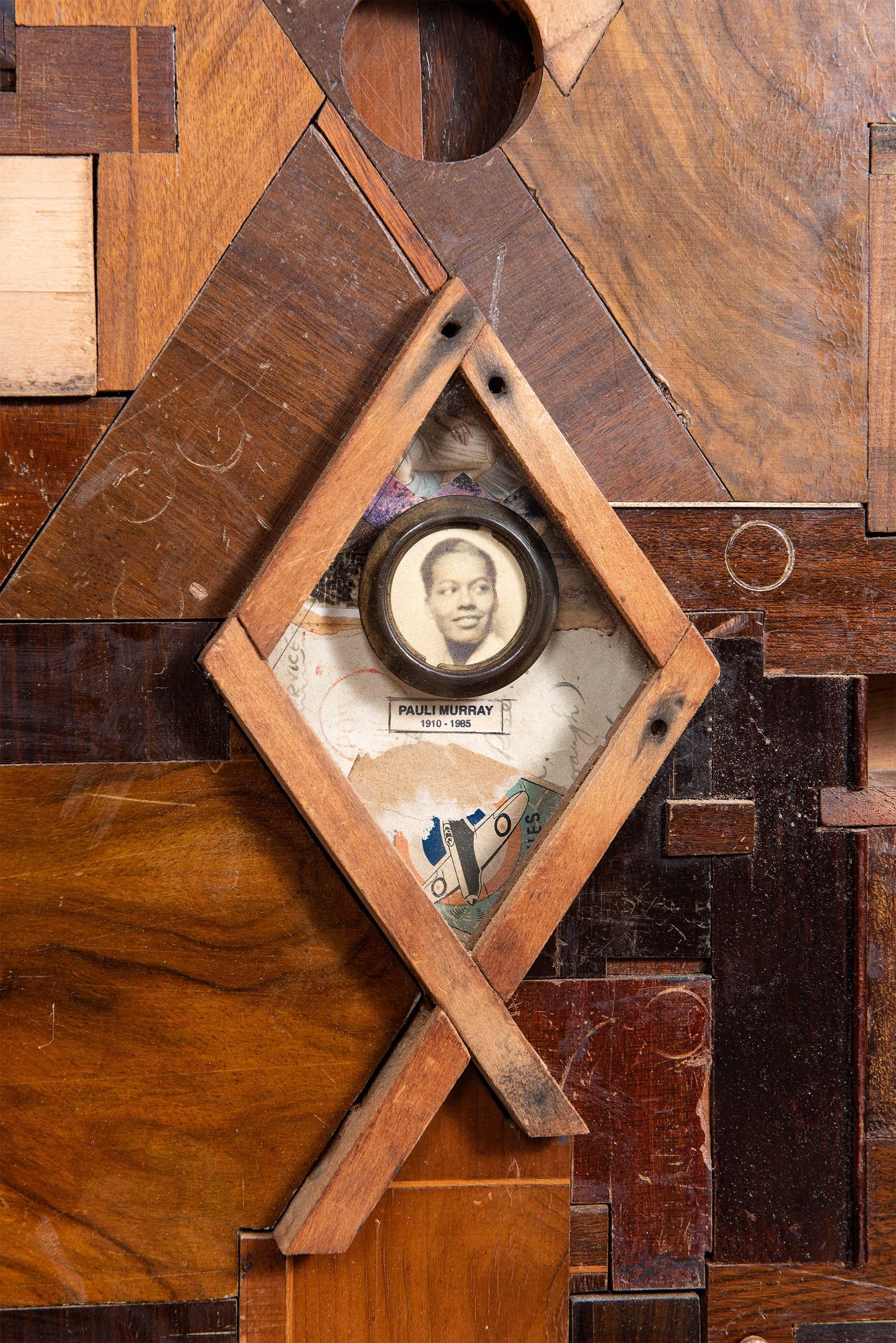 Gabinete de Curiosidades - Escultura contemporánea de objetos encontrados de madera recuperada en venta 1