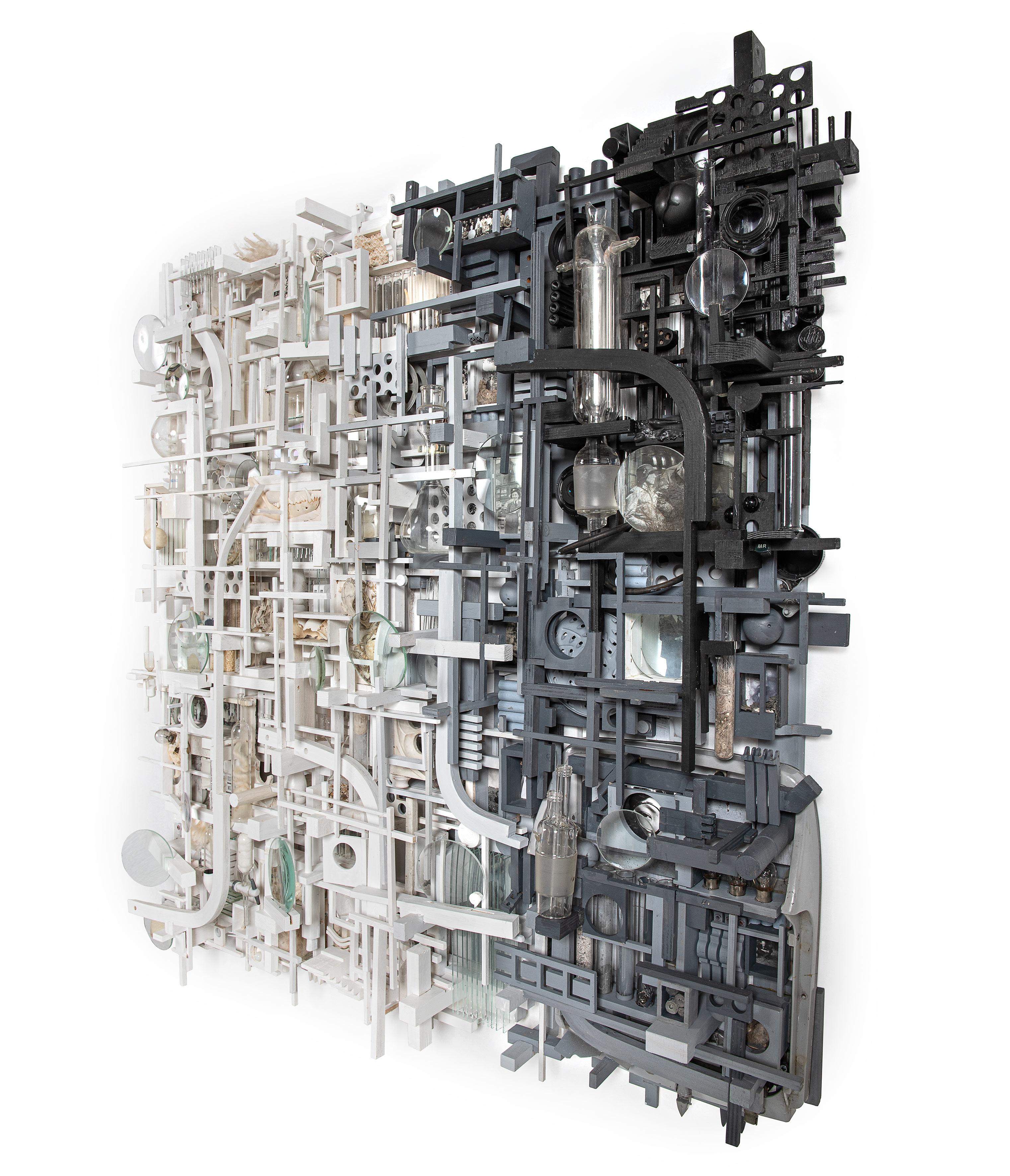 Ubik de Lesley Hilling - Escultura contemporánea de madera recuperada en venta 9
