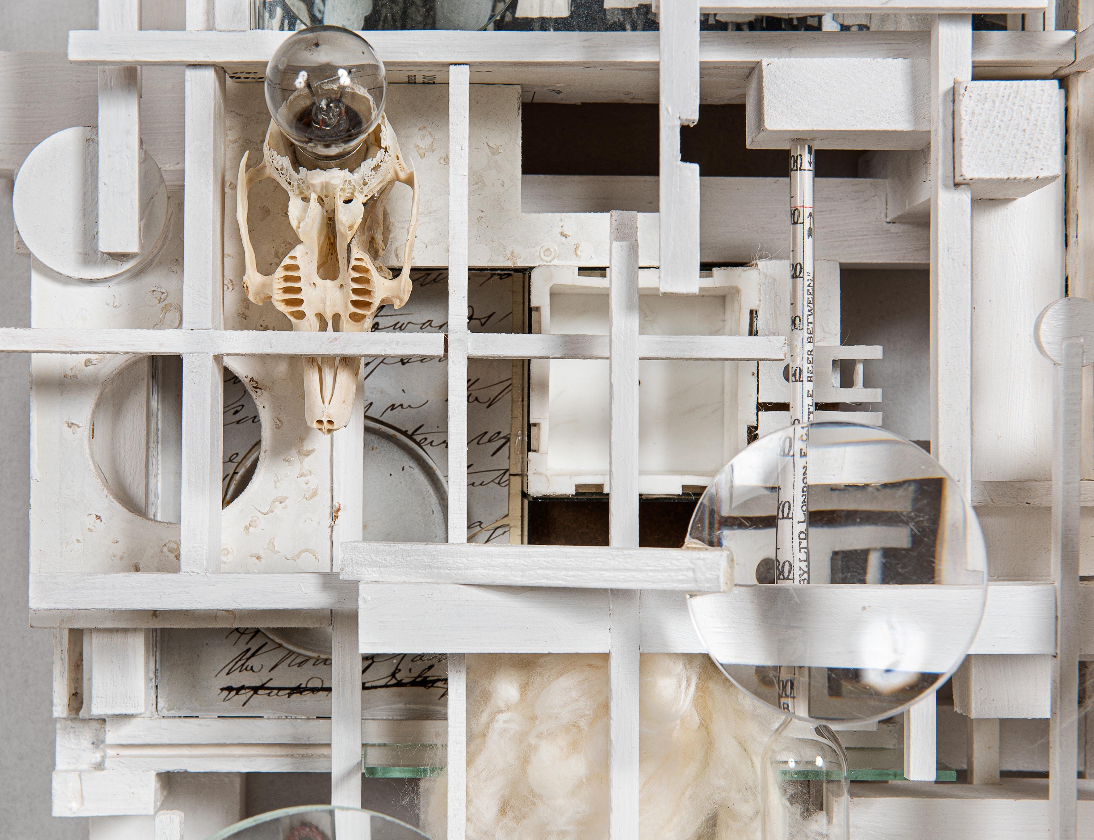 Ubik de Lesley Hilling - Escultura contemporánea de madera recuperada en venta 3