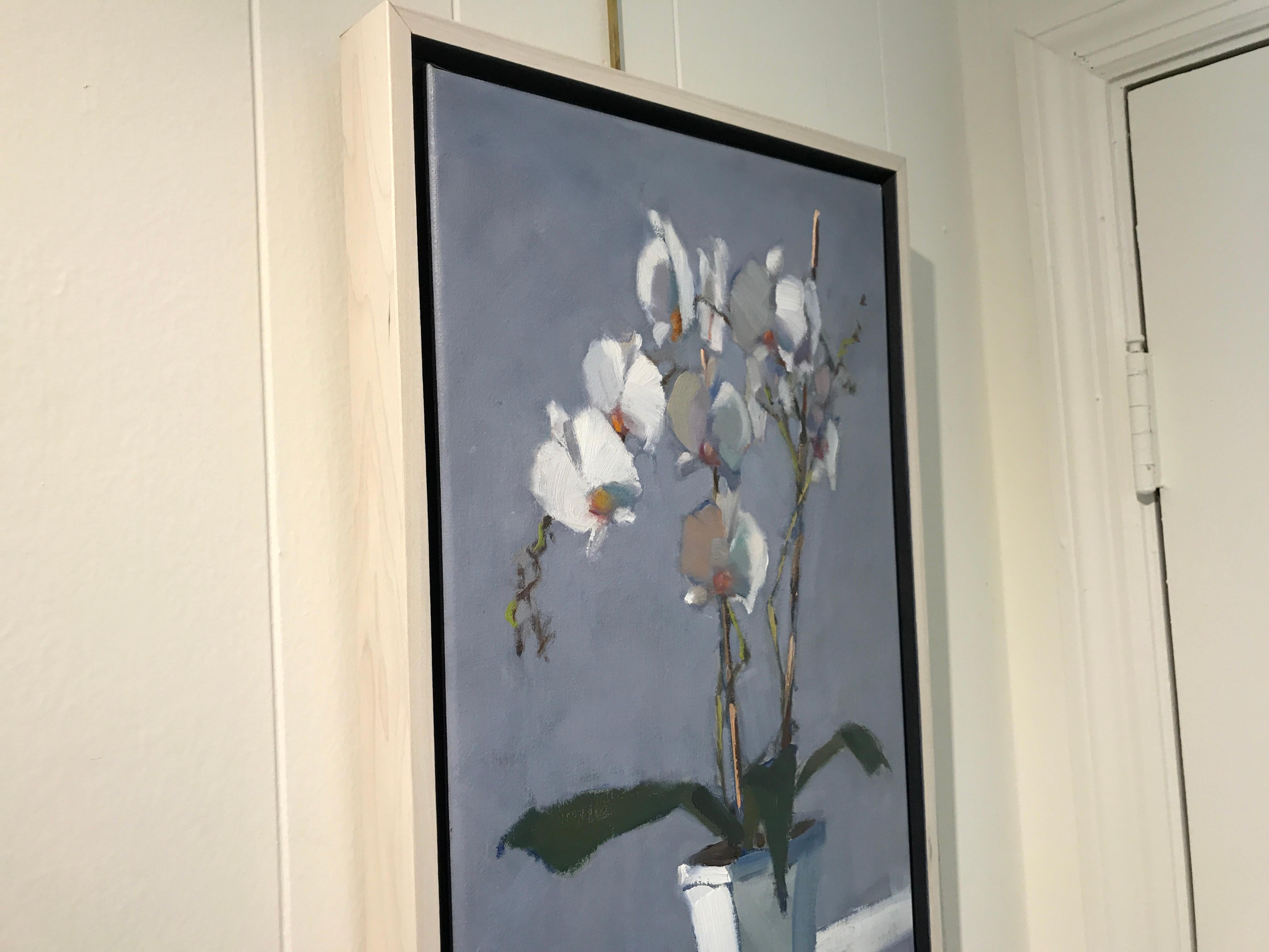 Orquídeas agrupadas de Lesley Powell, Óleo floral sobre lino con marco vertical 6