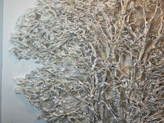 „Ice Trees“, Wandskulptur aus Baumwolle, Seide und Kozo in Mischtechnik für die Wandmontage