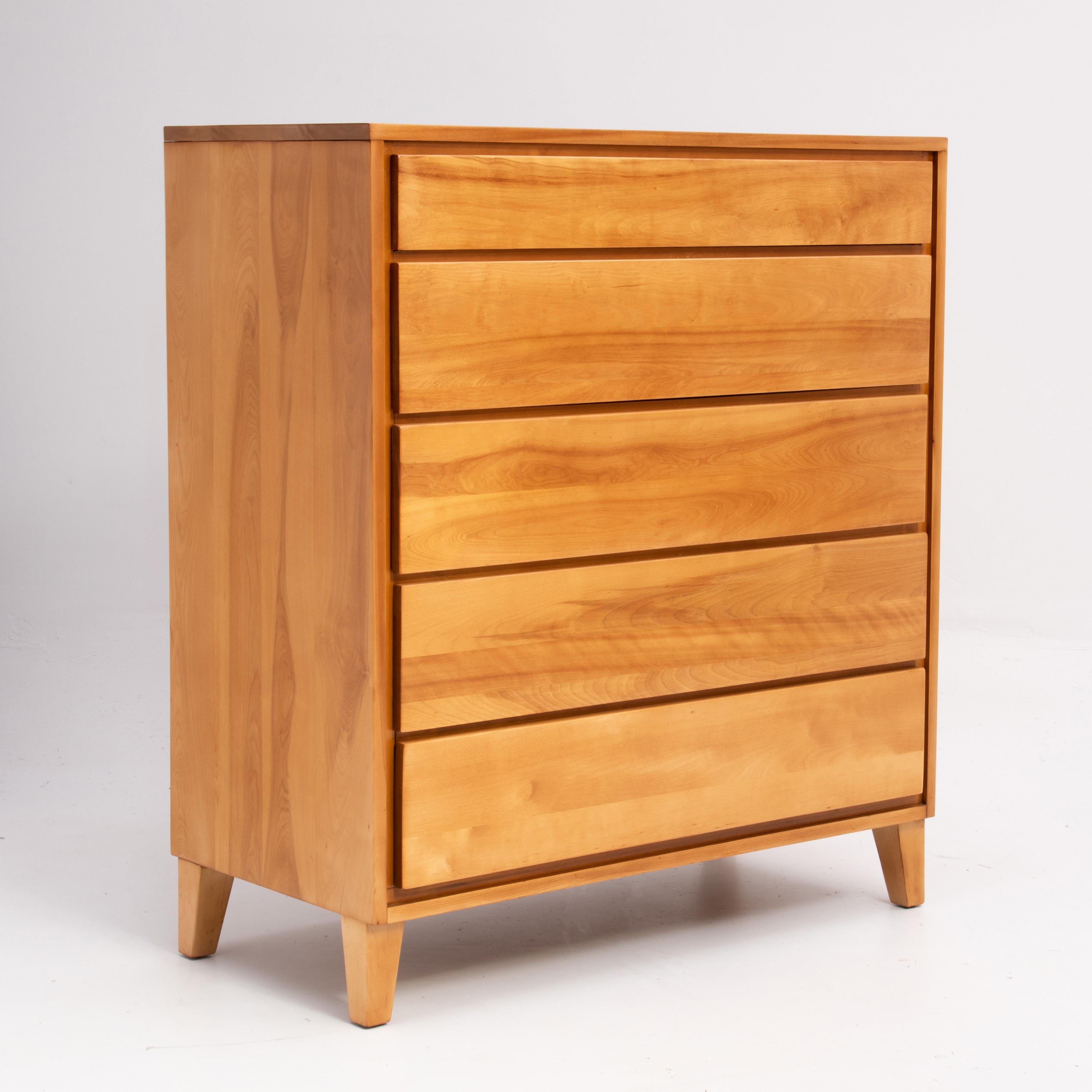 Leslie Diamond Conant Ball Five Drawer Birch Chest Dresser Modernmates In Good Condition For Sale In Forest Grove, PA