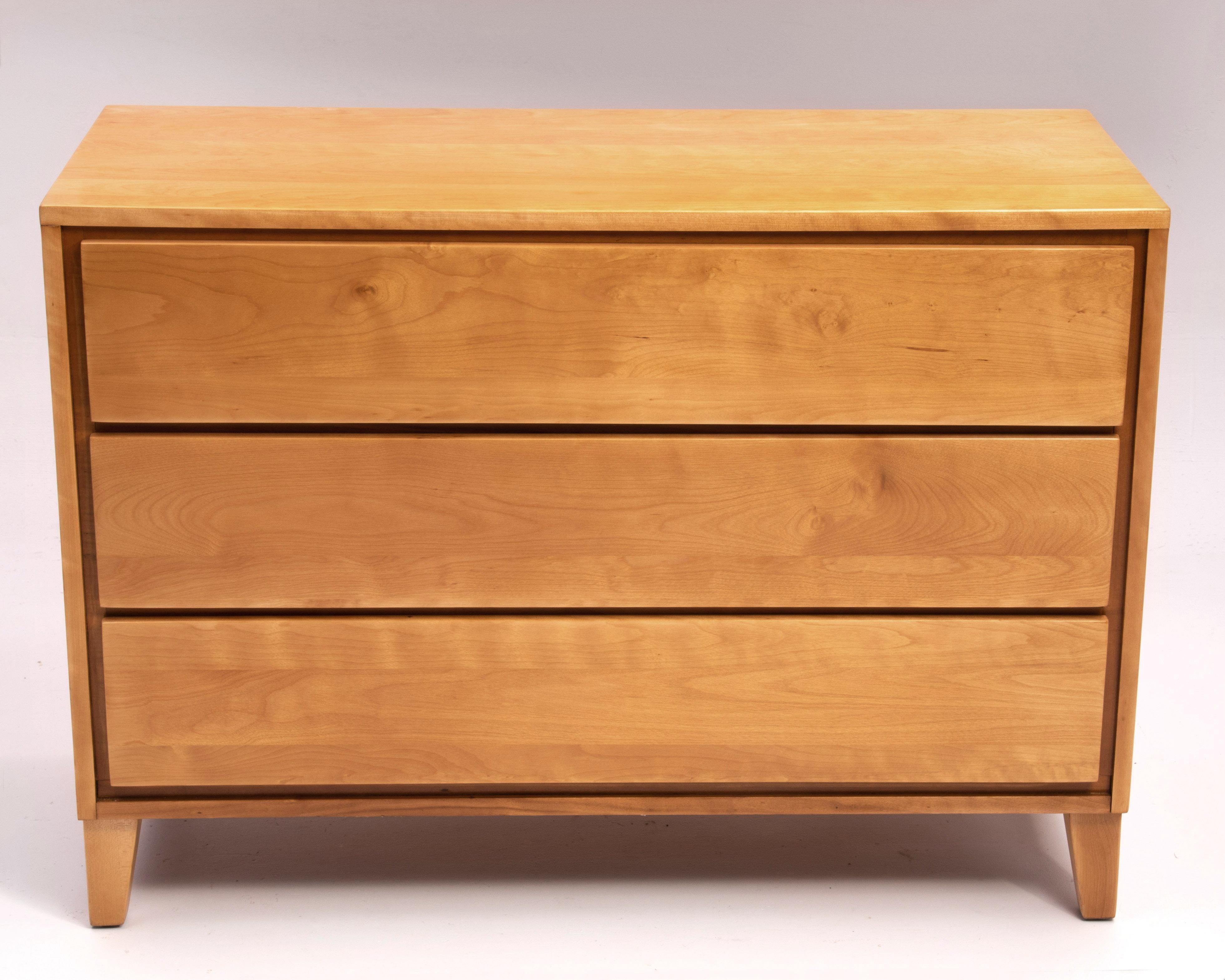 Leslie Diamond Conant Ball Mid Century Modern Three Drawer Birch Chest Dresser  In Good Condition For Sale In Forest Grove, PA