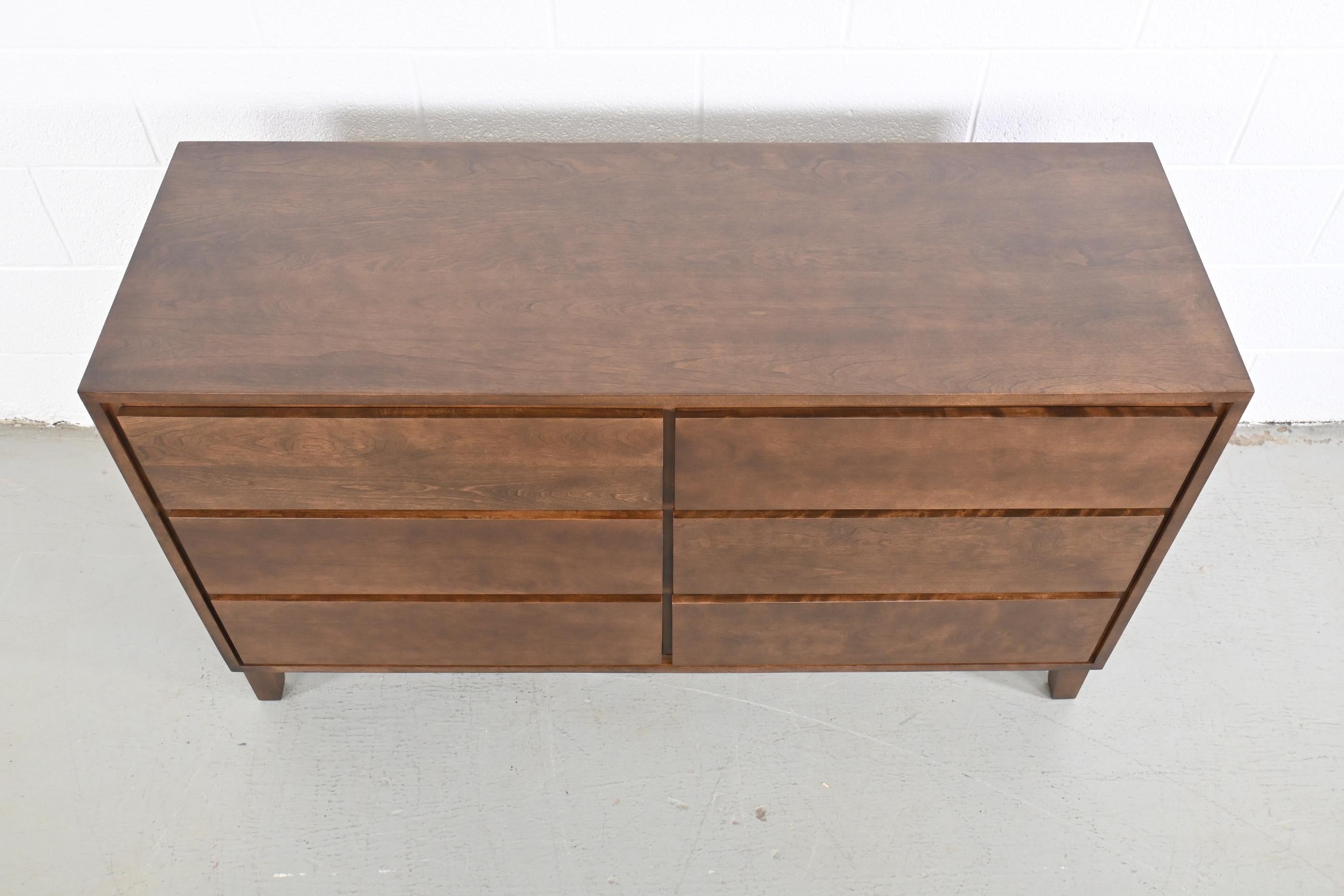 Mid-20th Century Leslie Diamond for Conant Ball Furniture Mid Century Modern Dresser For Sale