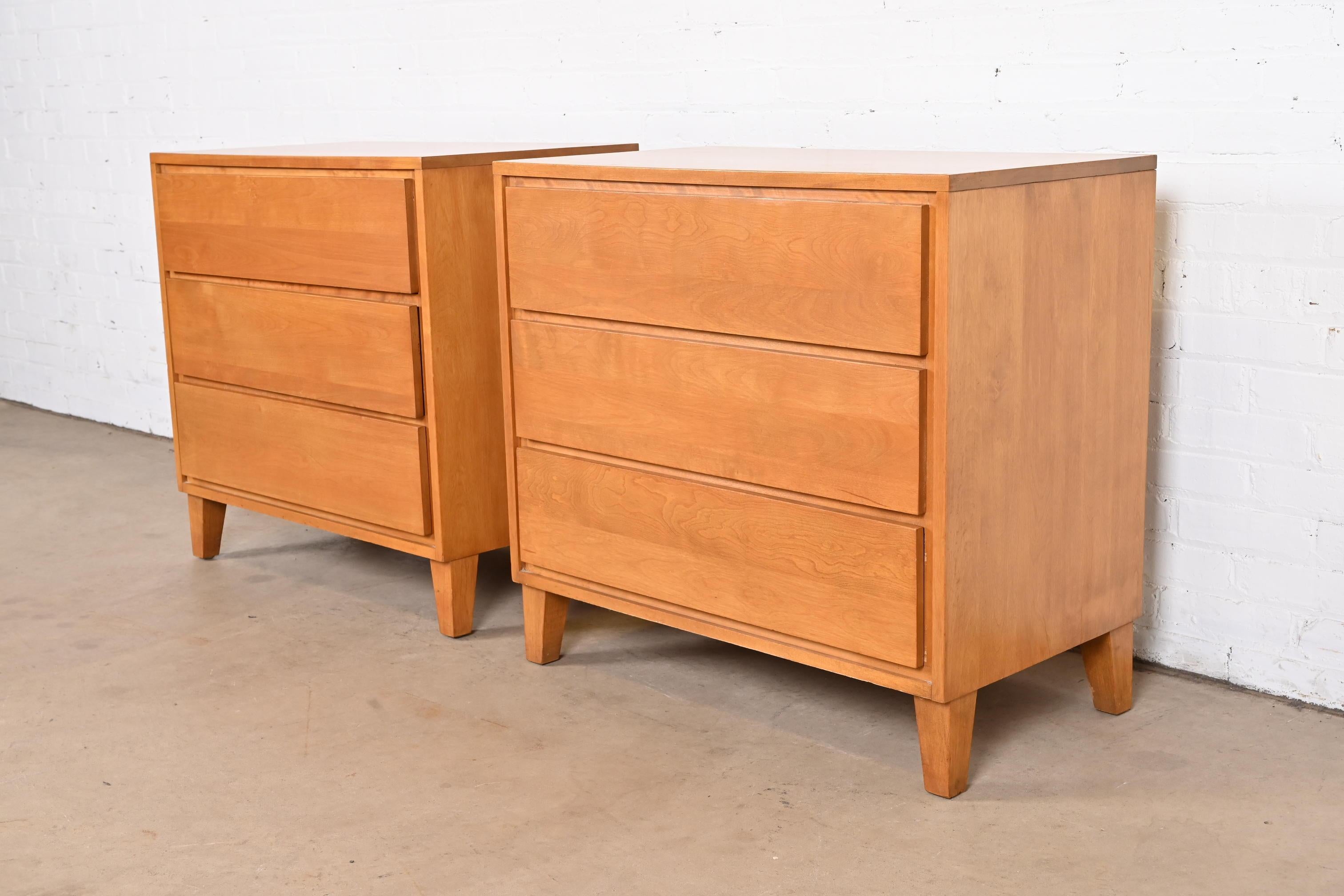 Leslie Diamond for Conant Ball Mid-Century Modern Solid Birch Bedside Chests In Good Condition In South Bend, IN