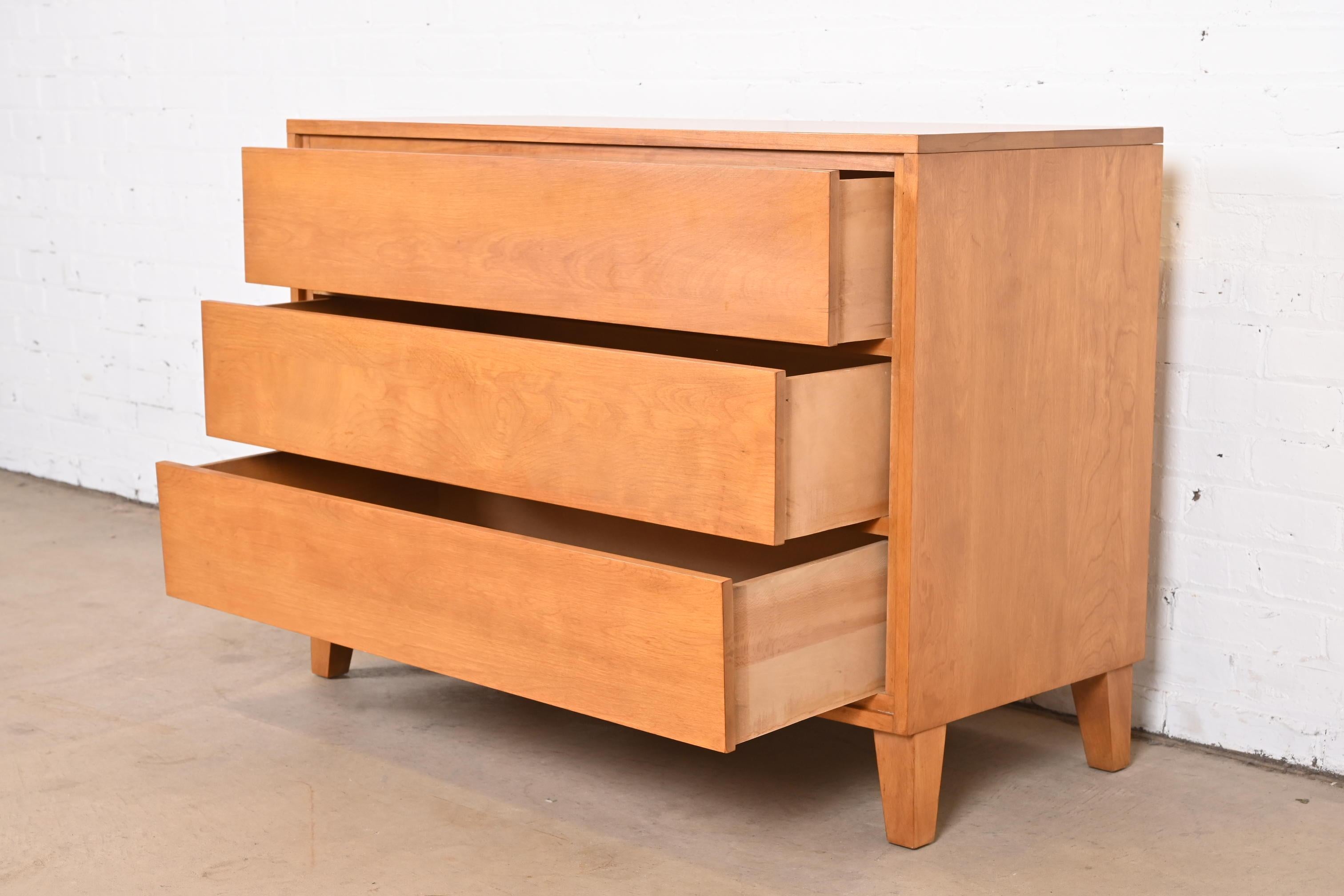 Leslie Diamond for Conant Ball Mid-Century Modern Solid Birch Dresser, 1950s In Good Condition For Sale In South Bend, IN