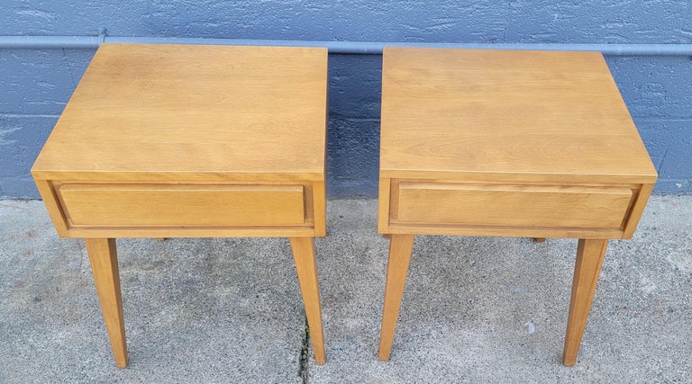 Leslie Diamond for Conant Ball Nightstands In Good Condition For Sale In Fulton, CA