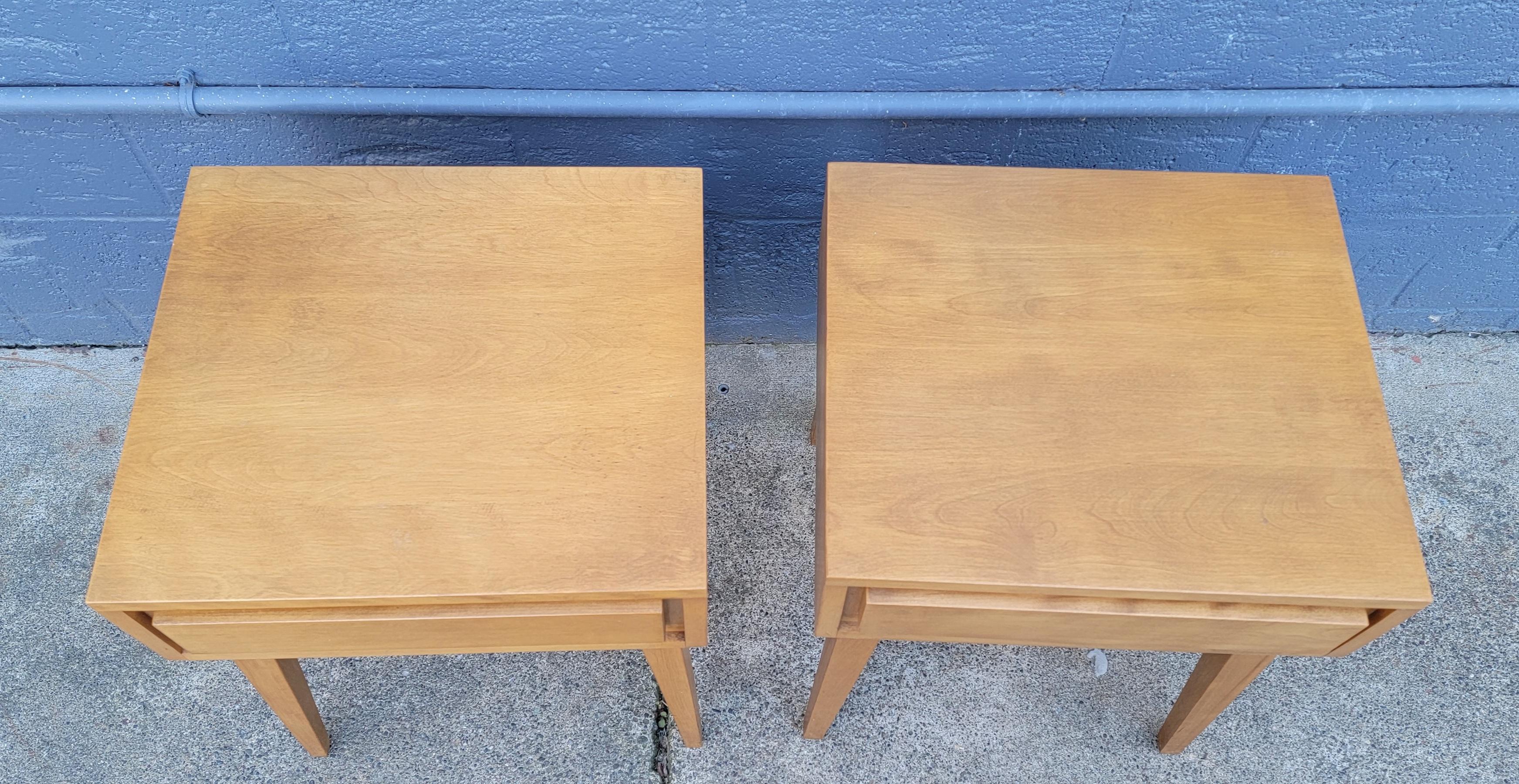 Leslie Diamond for Conant Ball Nightstands In Good Condition In Fulton, CA