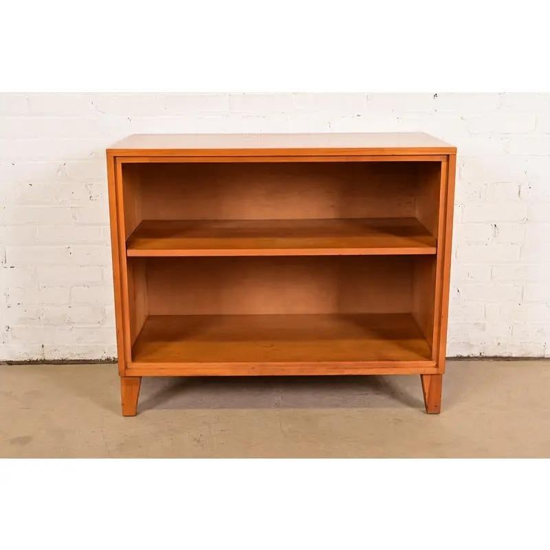 Leslie Diamond for Conant Ball Solid Birch Two-Piece Corner Bookcase, 1950s For Sale 4