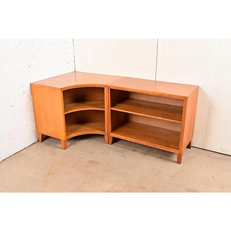 Mid-Century Modern Leslie Diamond for Conant Ball Solid Birch Two-Piece Corner Bookcase, 1950s For Sale
