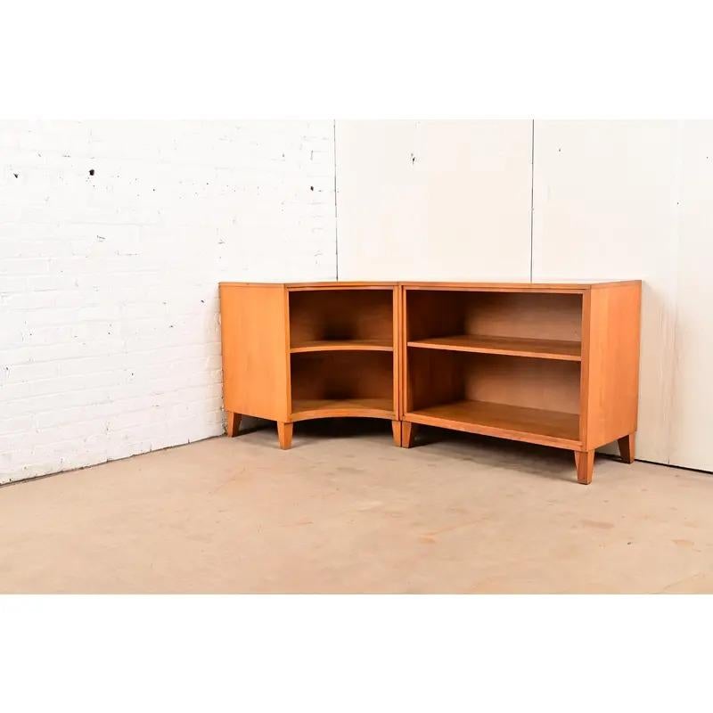 American Leslie Diamond for Conant Ball Solid Birch Two-Piece Corner Bookcase, 1950s For Sale