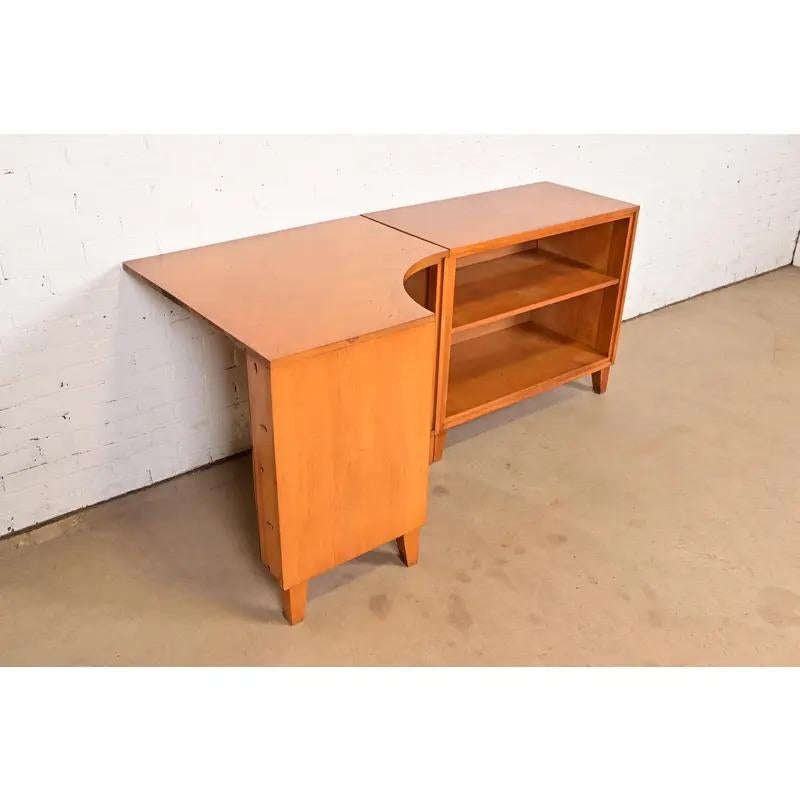 Leslie Diamond for Conant Ball Solid Birch Two-Piece Corner Bookcase, 1950s For Sale 1