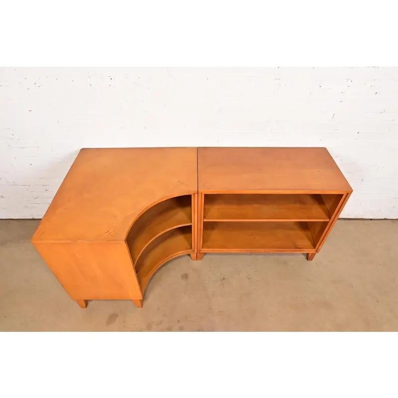 Leslie Diamond for Conant Ball Solid Birch Two-Piece Corner Bookcase, 1950s For Sale 2