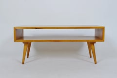 Leslie Diamond per Conant Ball Tavolino da caffè a due piani in acero, circa 1960