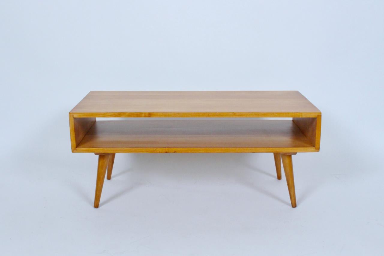 Mid-Century Modern Leslie Diamond for Conant Ball Two Tier Maple Coffee Table, Circa 1960 For Sale