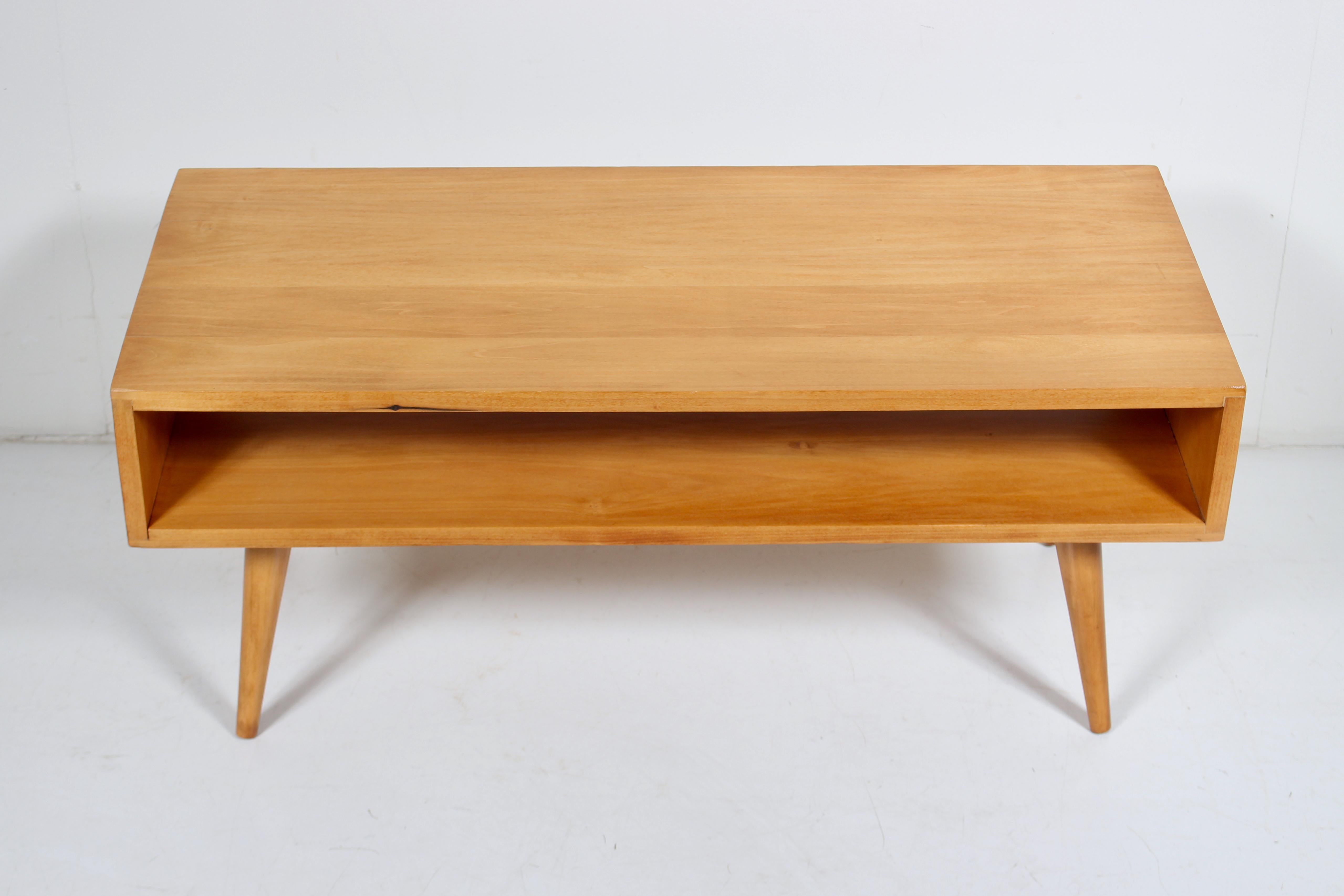 Érable Table basse à deux niveaux en érable Leslie Diamond pour Conant Ball, datant d'environ 1960 en vente
