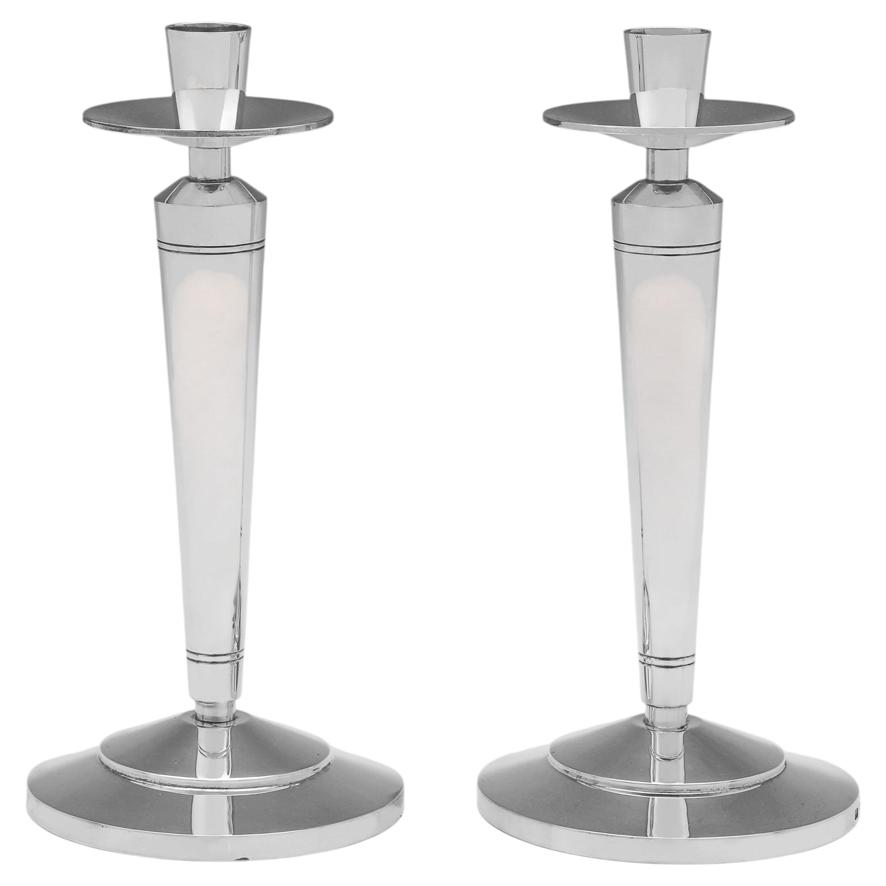 Leslie Durbin - Pair of Modernist Sterling Silver Candlesticks, London 2000 For Sale