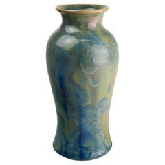 Leslie Ehrlich Jarrón para capullos de esmalte cristalino Firmado Art Pottery
